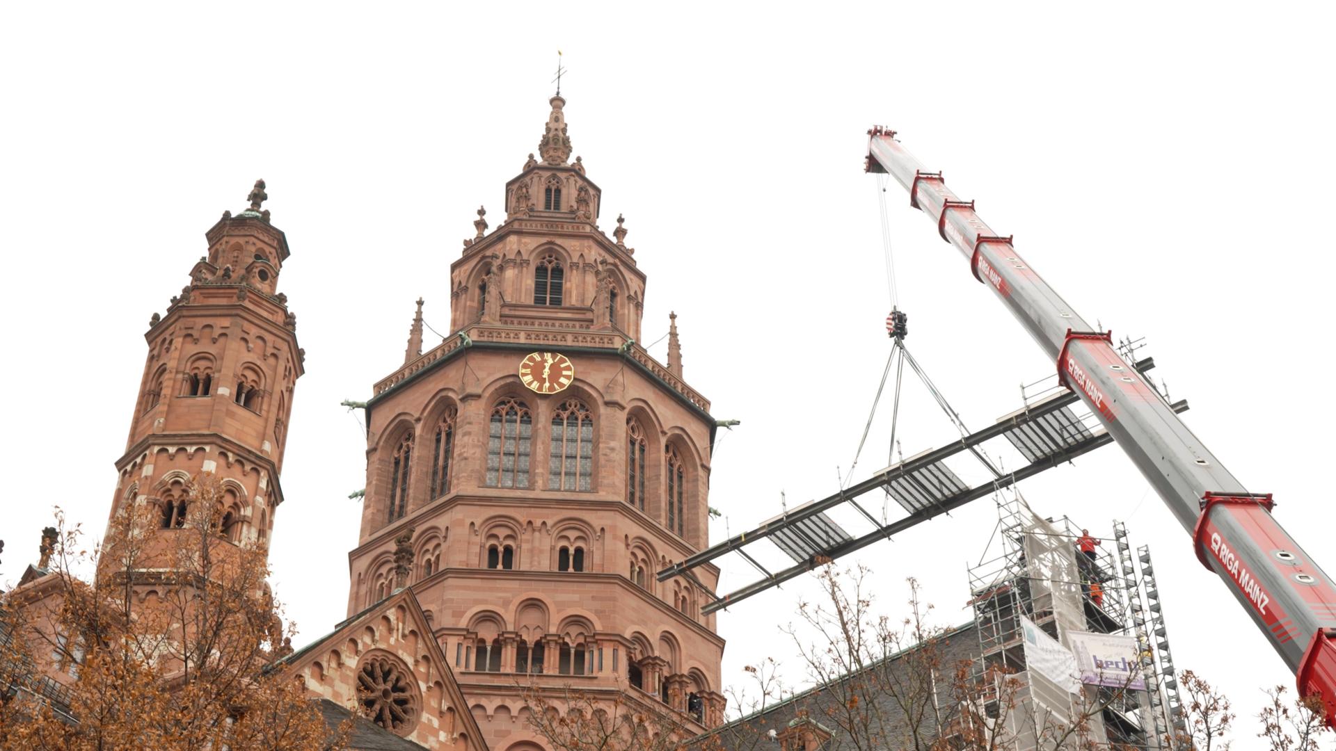 Dom vom Gerüst befreit