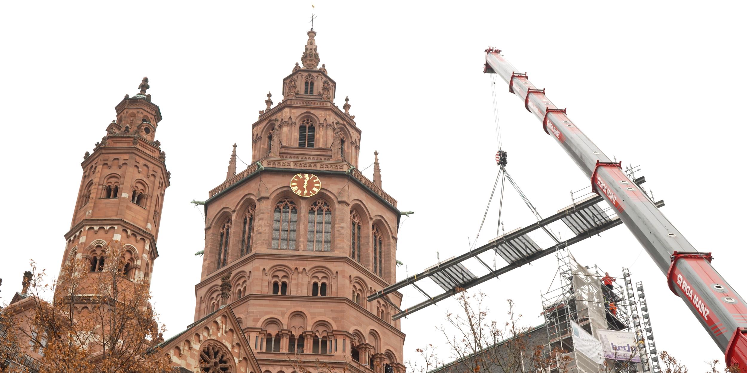 Abbau der Gerüstbrücke am Mainzer Dom