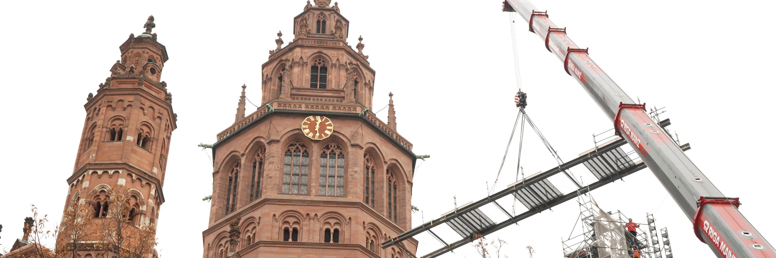 Abbau der Gerüstbrücke am Mainzer Dom