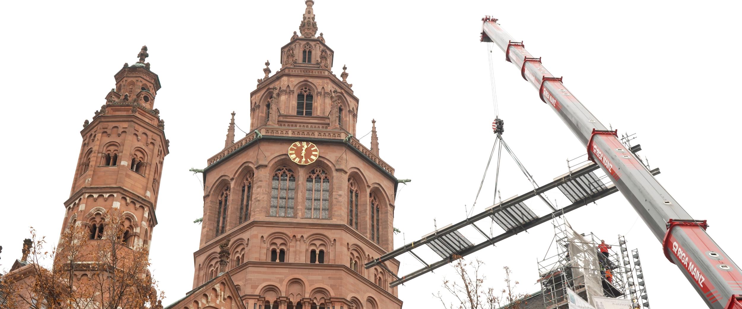 Abbau der Gerüstbrücke am Mainzer Dom