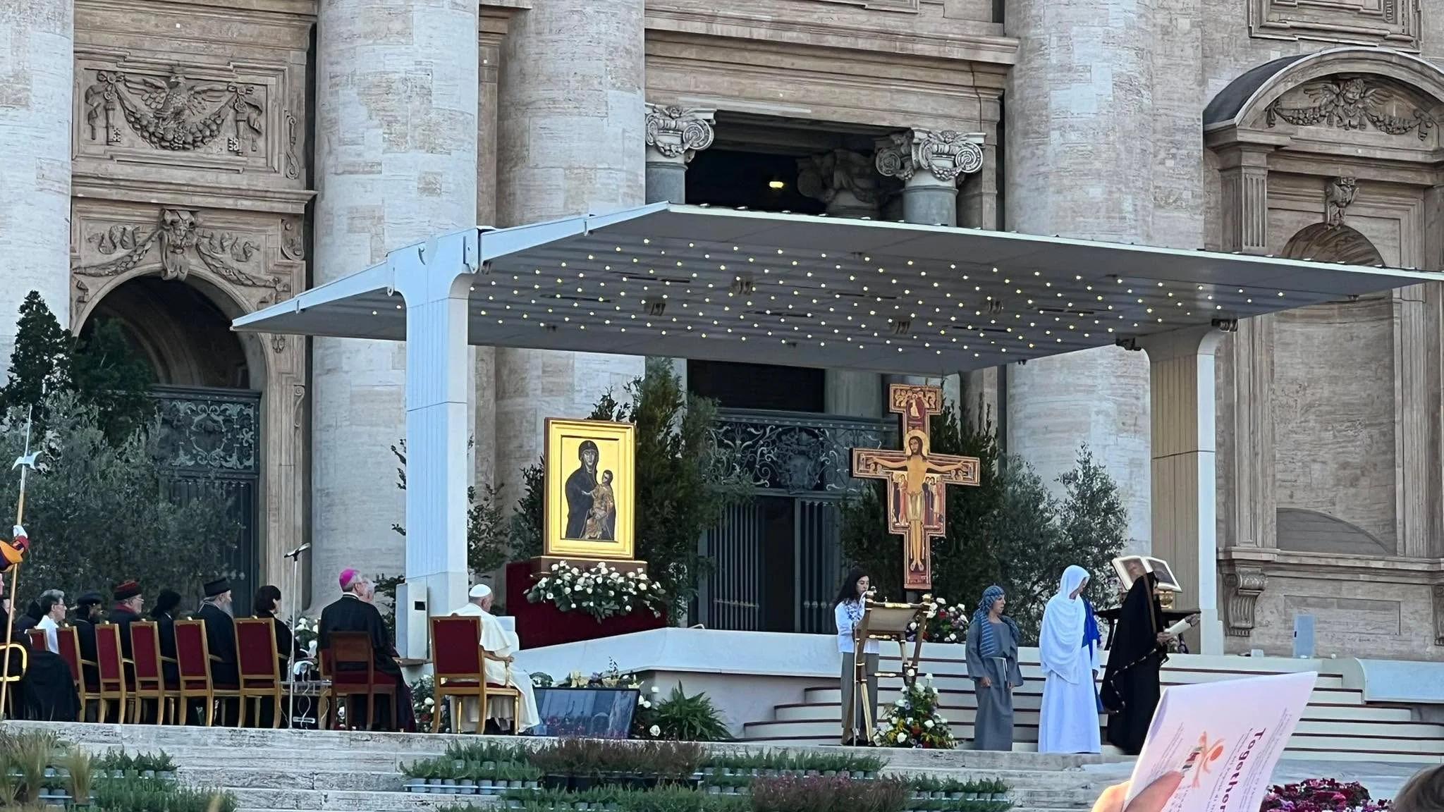 Gottesdienst Jugendbegegnung vor der Versammlung der Weltsynode in Rom 2023