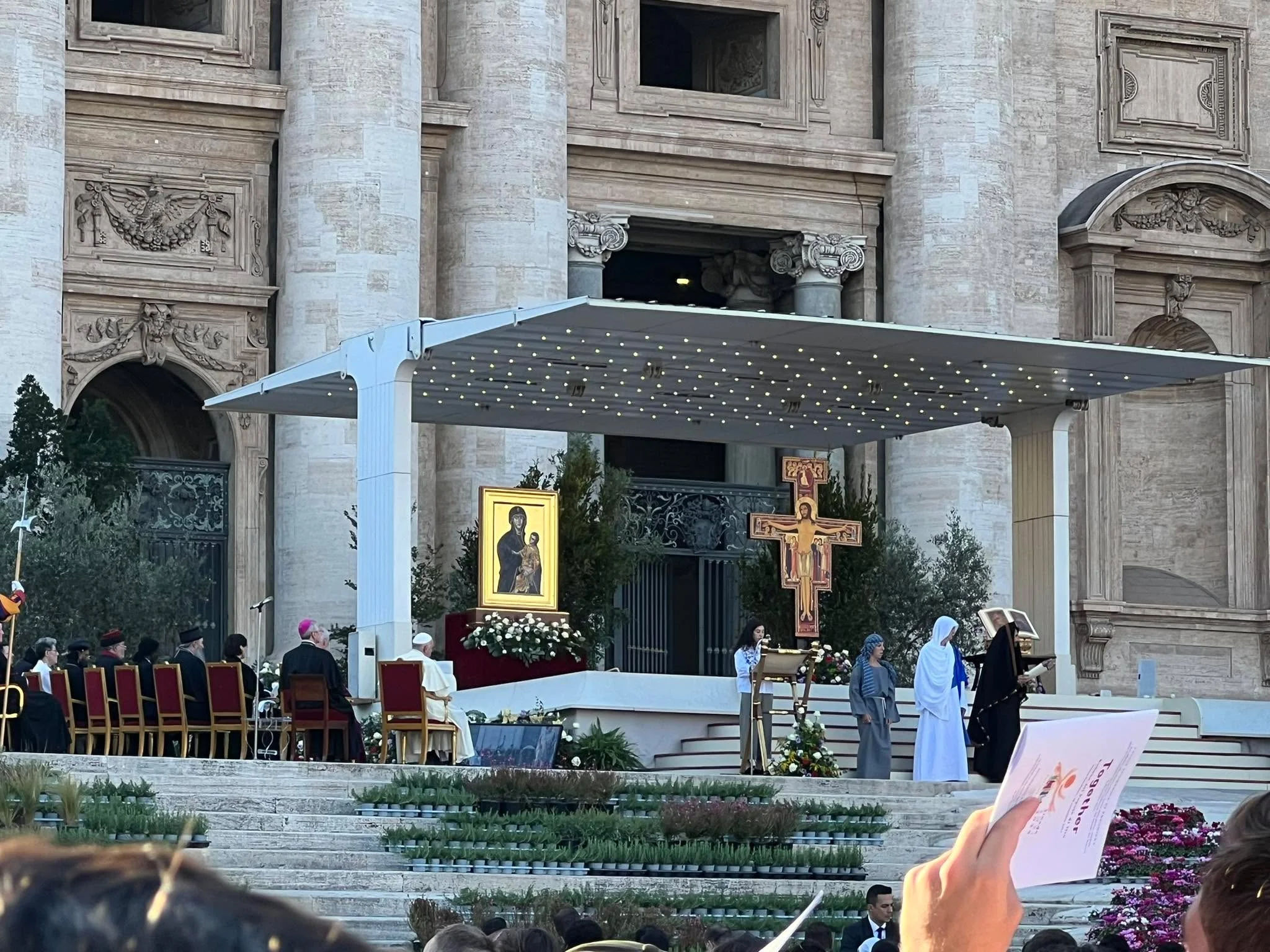Gottesdienst Jugendbegegnung vor der Versammlung der Weltsynode in Rom 2023