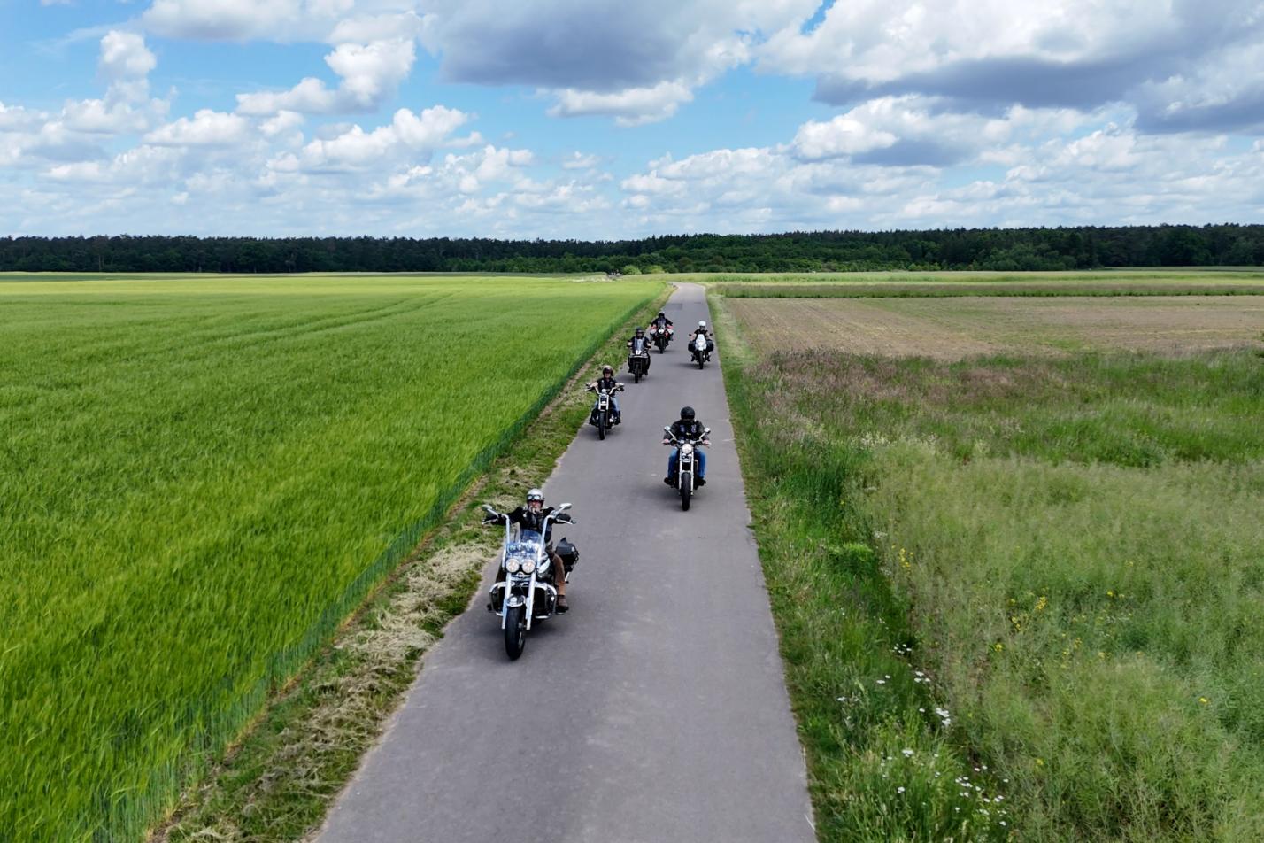 Jesus Biker auf dem Weg zur Klimakonferenz nach Wien