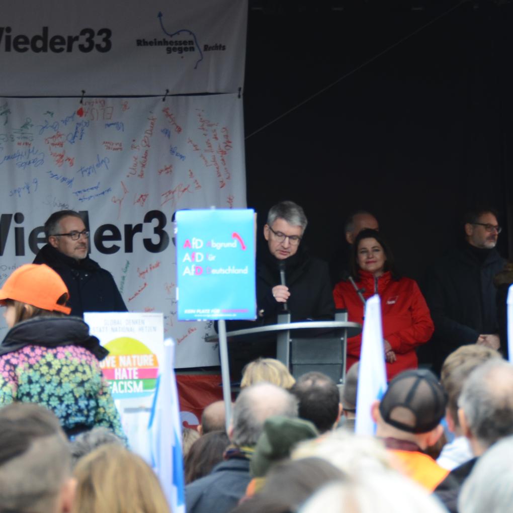 Rund 10.000 Menschen demonstrieren in Mainz gegen Rechtsextremismus