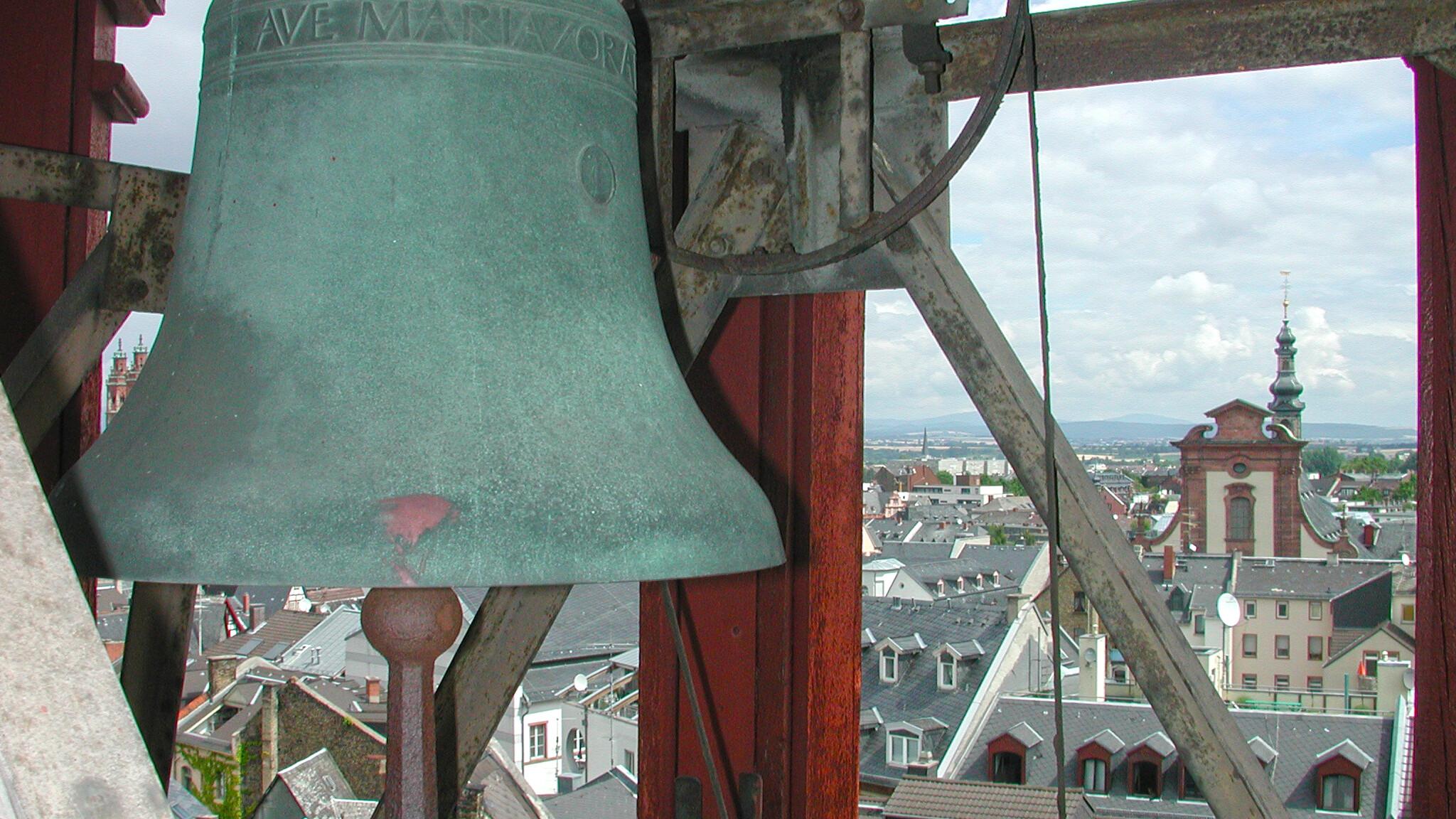 Glocke im Glockenturm im Mainzer Rochusstift