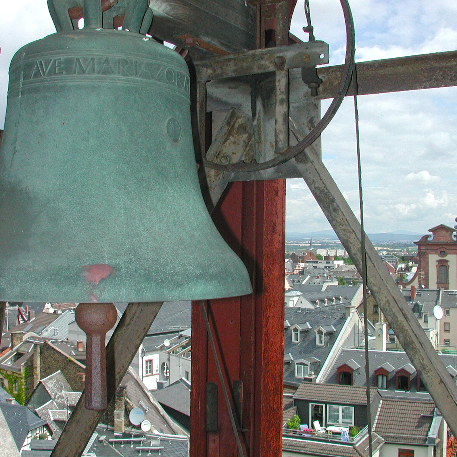 Glocke im Glockenturm im Mainzer Rochusstift