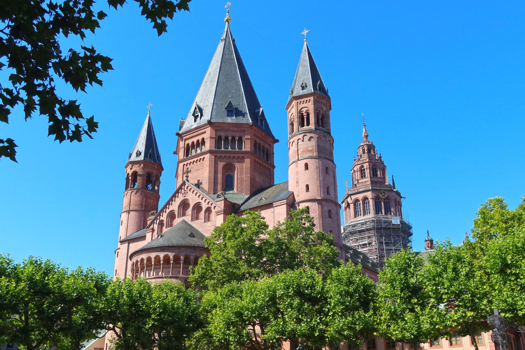 Mainzer Dom im Frühsommer