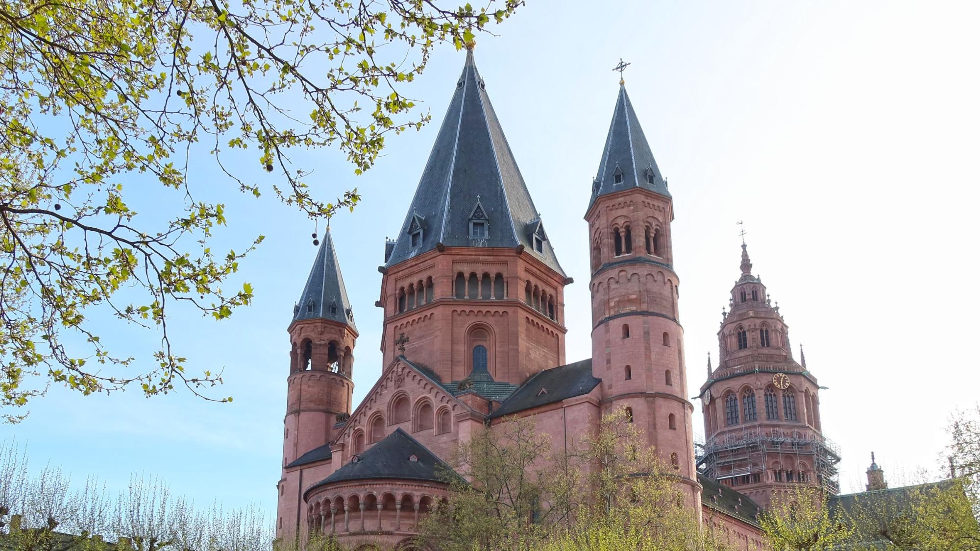 Pontifikalamt zu Ostern mit Bischof Peter Kohlgraf