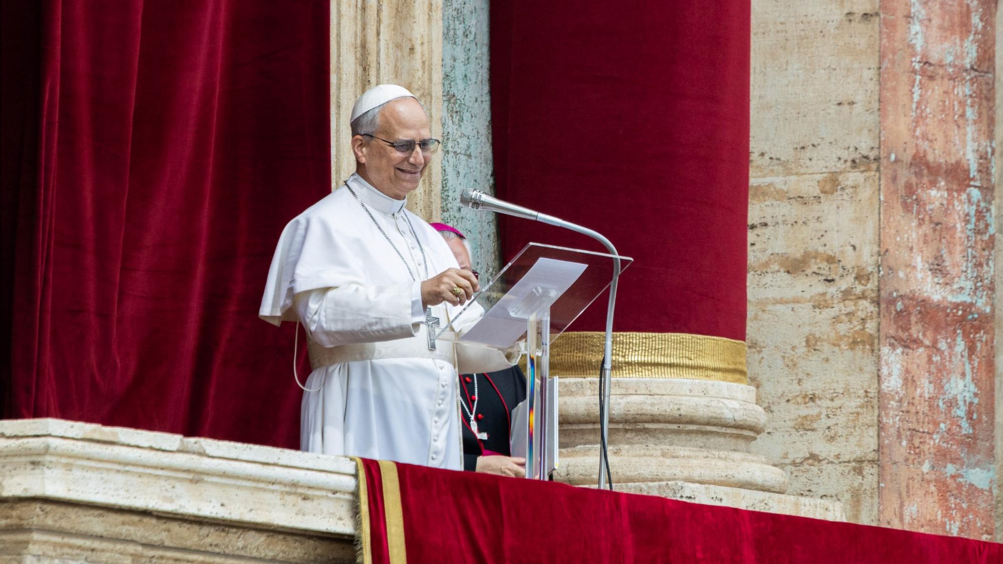 Papst Leo XIV. beim Regina Coeli am 11. Mai 2025 auf dem Petersplatz in Rom