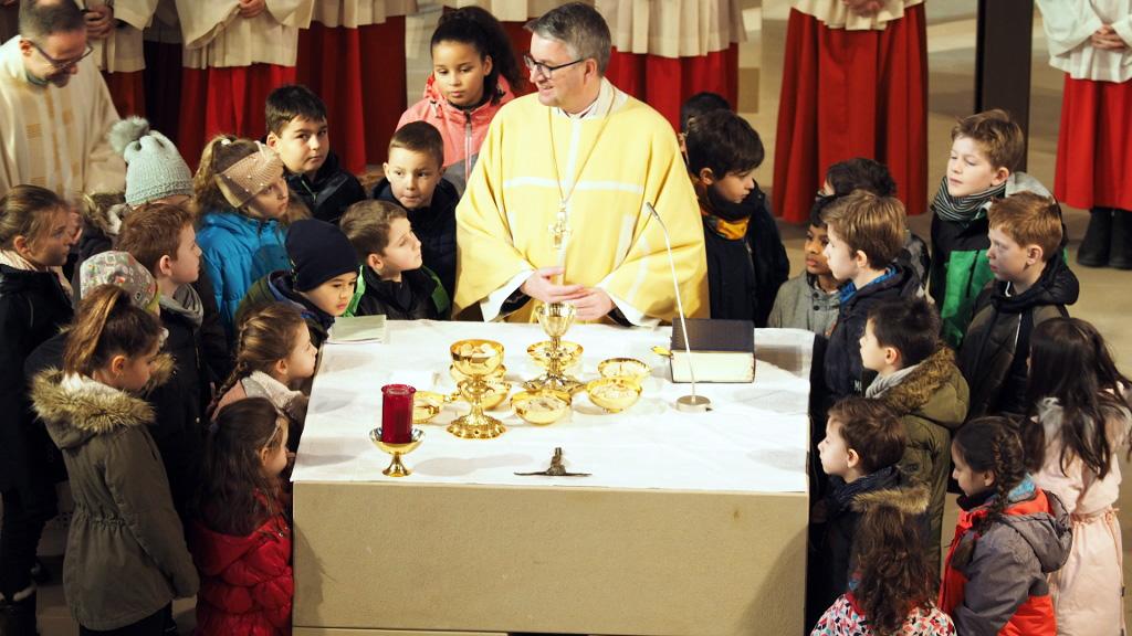 Altarweihe in Viernheim St. Aposteln durch Bischof Kohlgraf