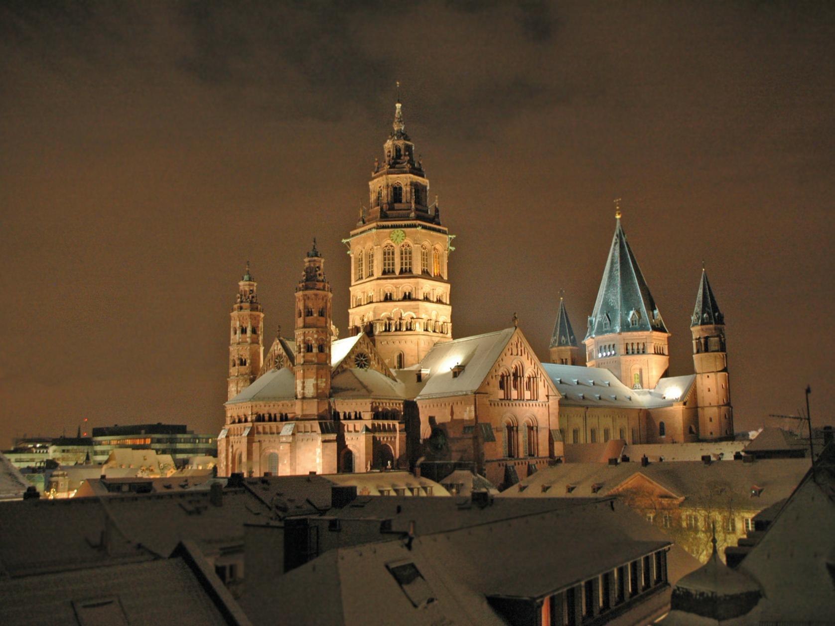 Mainzer Dom bei Nacht