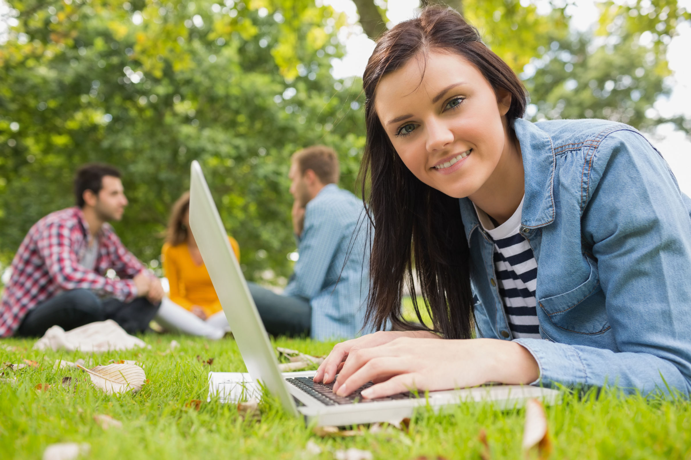 Studierende im Park