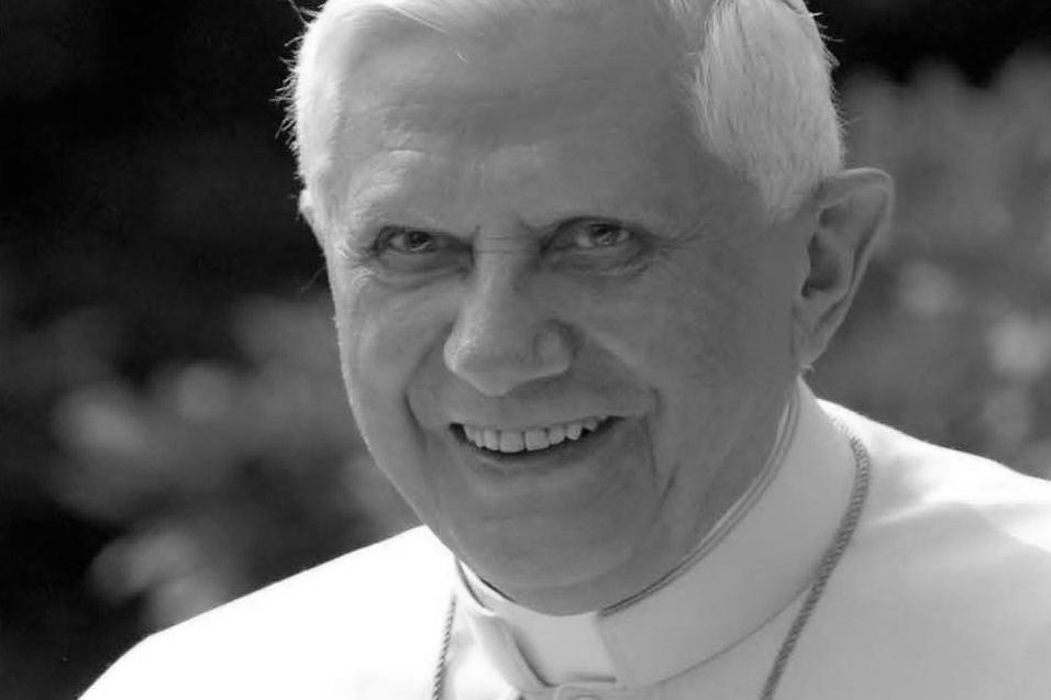 Totenbild Papst em.Benedikt XVI-sw