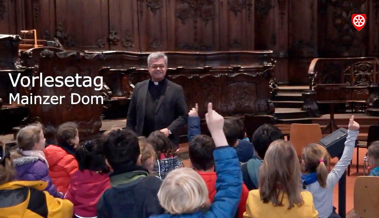 Vorlesetag im Mainzer Dom mit Weihbischof Bentz (c) Bistum Mainz