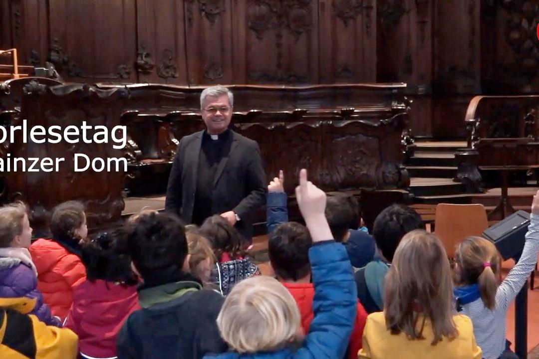 Vorlesetag im Mainzer Dom mit Weihbischof Bentz