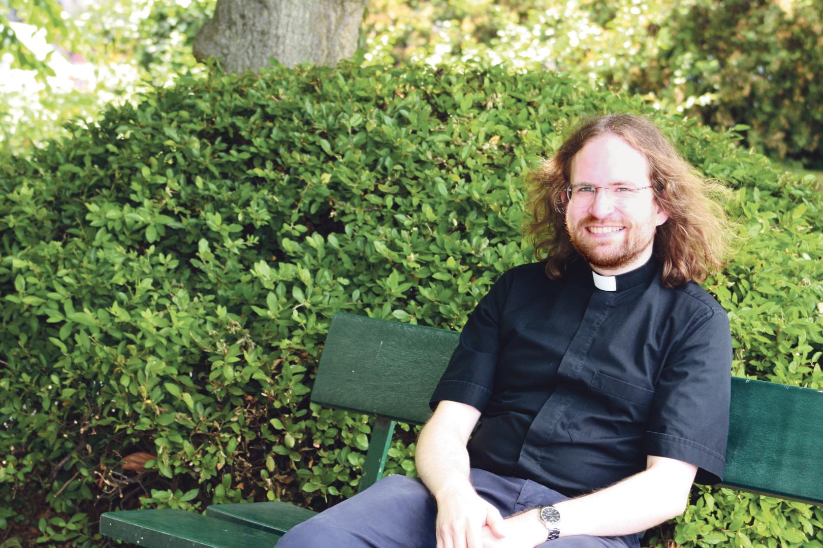 Jens Ginkel sagt zu seiner Berufung zum Priester: „Ich habe mich am Anfang mit Händen und Füßen gewehrt.“ (c) Kirchenzeitung / Anja Weiffen