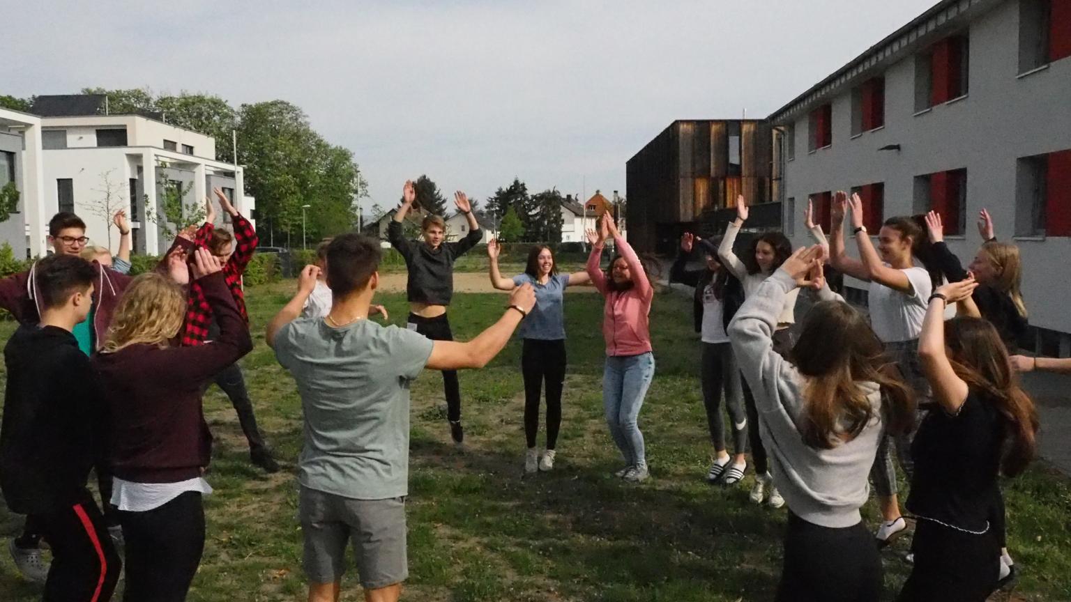 Auch wie man Kindern Spiele gut erklärt, lernt man in den Gruppenleitungskursen der KjG (c) KJG Mainz