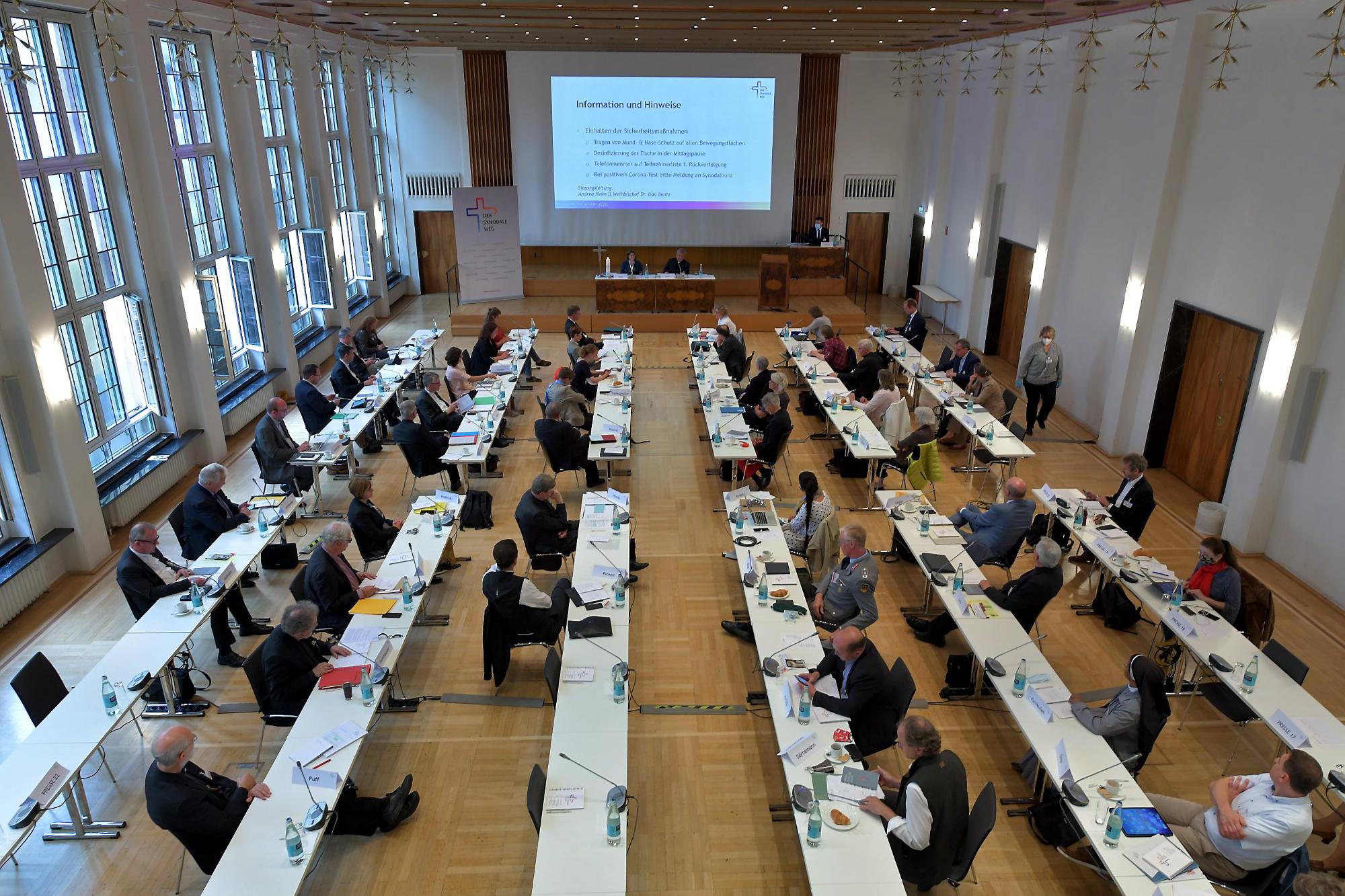 Denkwerkstatt auf dem Synodalen Weg: die Regionalkonferenz mit rund 50 Teilnehmenden in Frankfurt