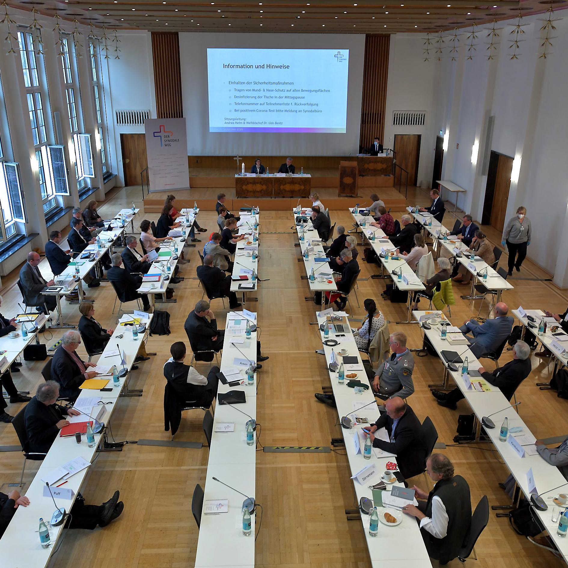 Denkwerkstatt auf dem Synodalen Weg: die Regionalkonferenz mit rund 50 Teilnehmenden in Frankfurt