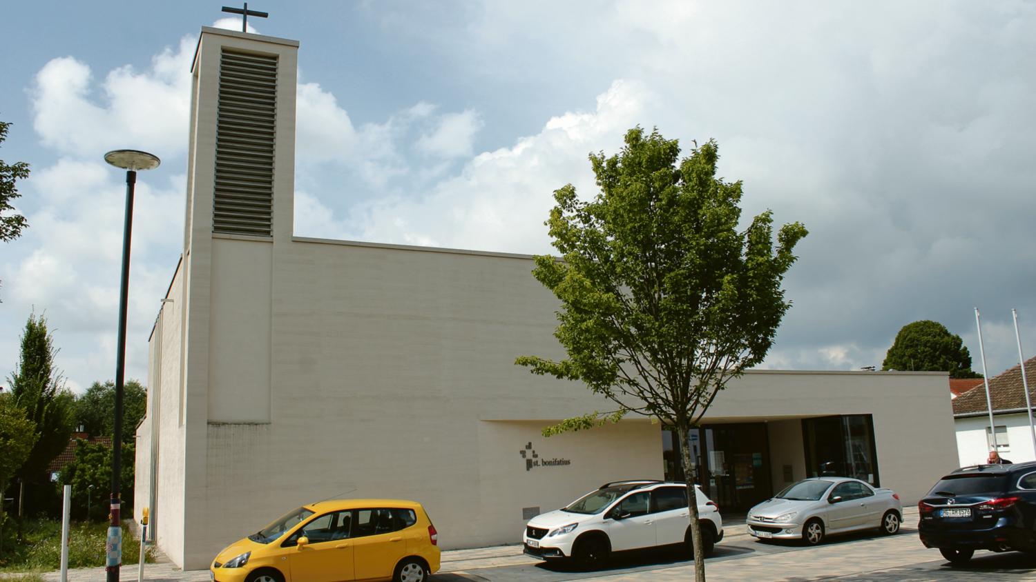 Weniger Mitglieder, weniger Geld: Trotzdem bleibt der Bedarf für spirituelle Orte. In Steinbach baute der Architekt Roland Steffgen diese neue Kirche. Viele andere kirchliche Projekte stehen in seinen Referenzen (c) Architekturbüro Kissler und Effgen