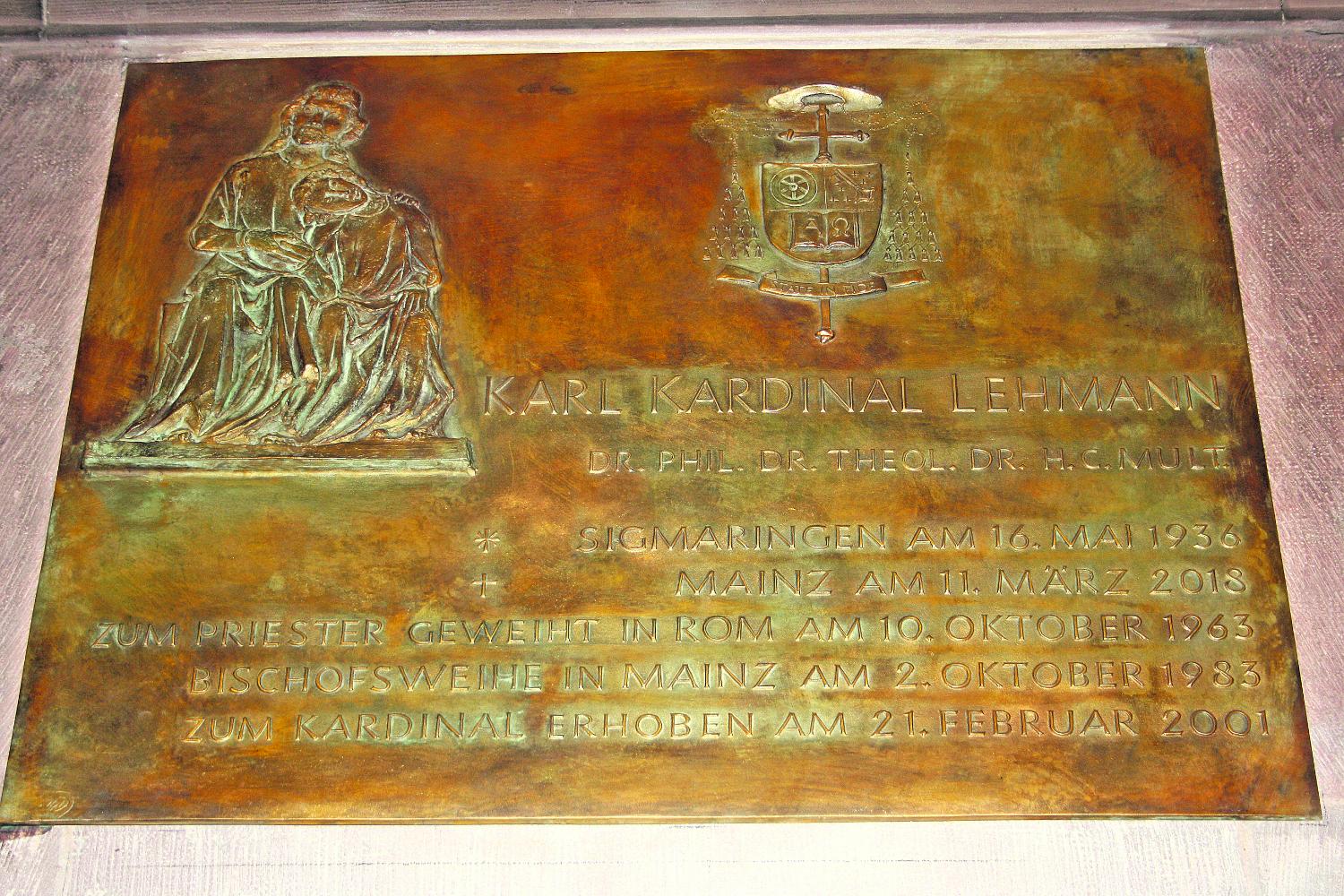 Grabplatte Kardinal Lehmann (c) Anja Weiffen/ Kirchenzeitung