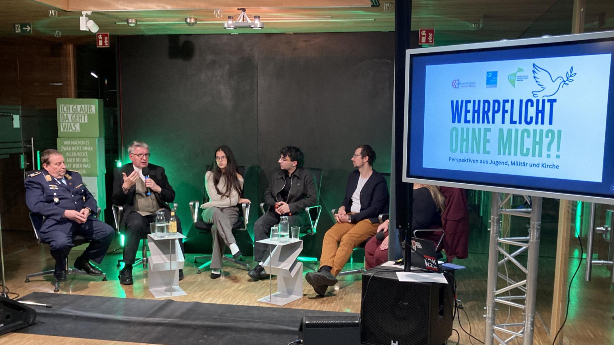 Podiumsdiskussion zum Thema Wehrpflicht im Jugendhaus Don Bosco Mainz