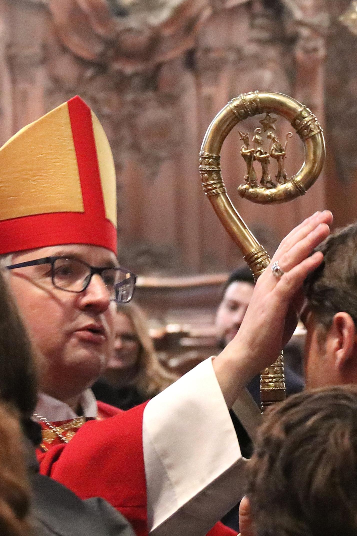 Mainz, 26.1.2019: Bischof Peter Kohlgraf spendete im Mainzer Dom 30 Erwachsenen das Sakrament der Firmung