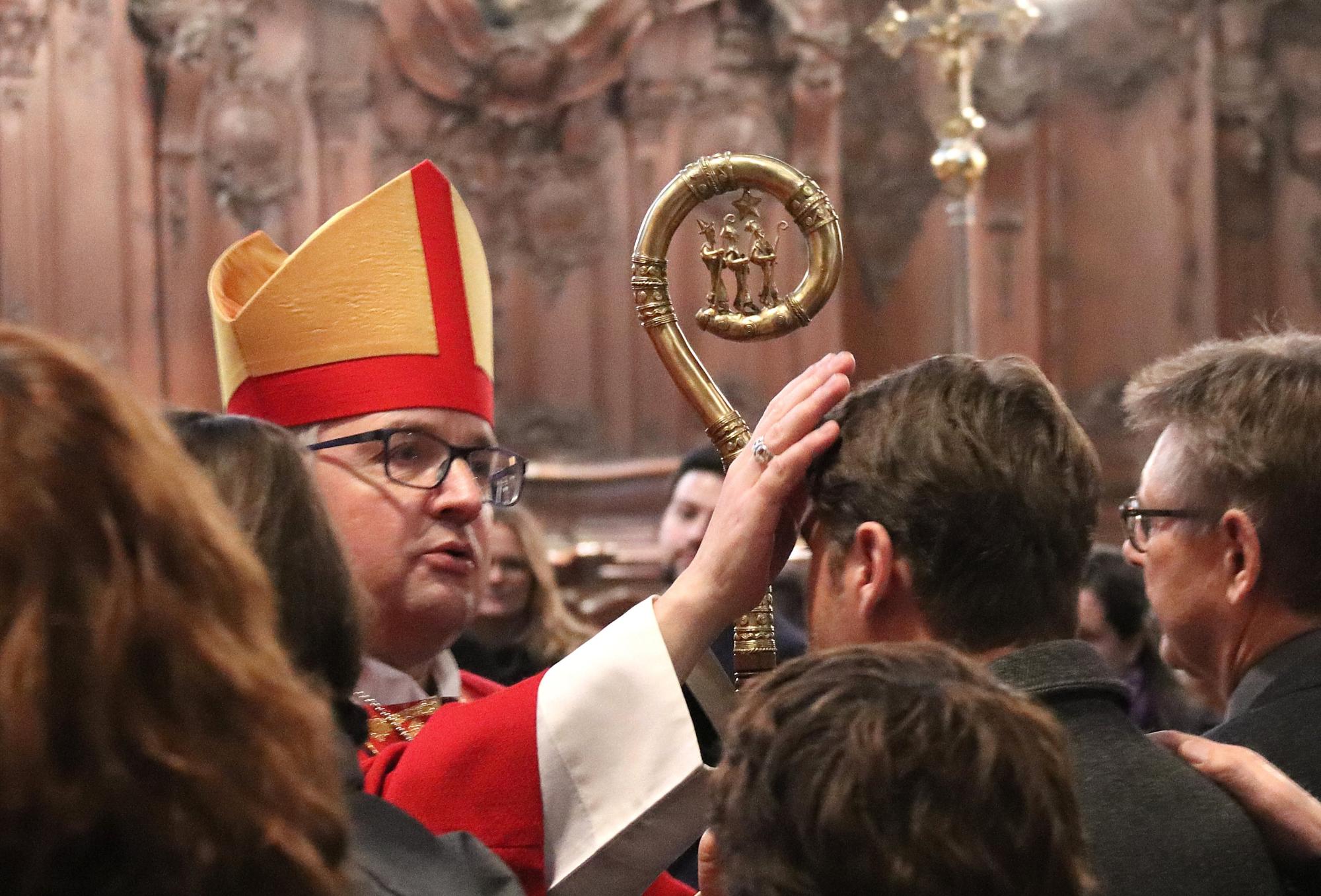 Mainz, 26.1.2019: Bischof Peter Kohlgraf spendete im Mainzer Dom 30 Erwachsenen das Sakrament der Firmung