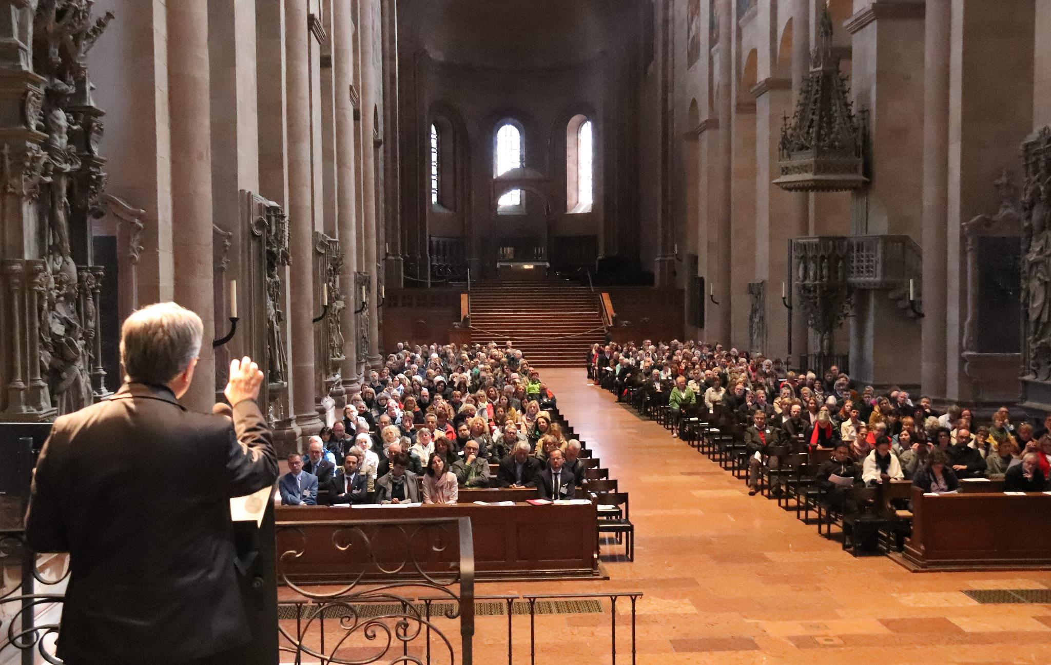 Mainz, 13.5.2019: Vor rund 400 Teilnehmerinnen und Teilnehmern äußerte sich Weihbischof Udo Markus Bentz zur Zukunft der Trägerstrukturen katholischer Kindertagesstätten im Bistum Mainz.
