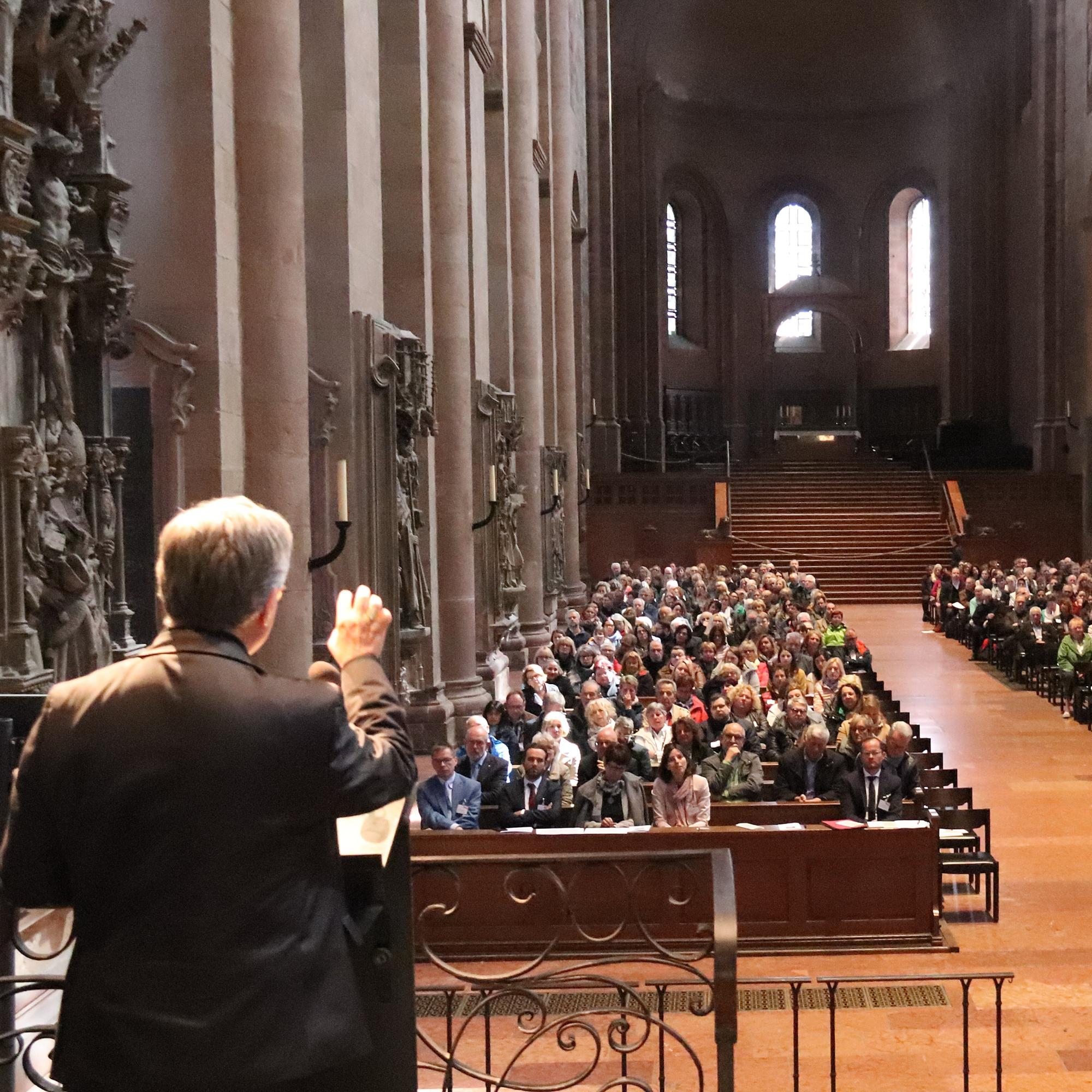 Mainz, 13.5.2019: Vor rund 400 Teilnehmerinnen und Teilnehmern äußerte sich Weihbischof Udo Markus Bentz zur Zukunft der Trägerstrukturen katholischer Kindertagesstätten im Bistum Mainz.