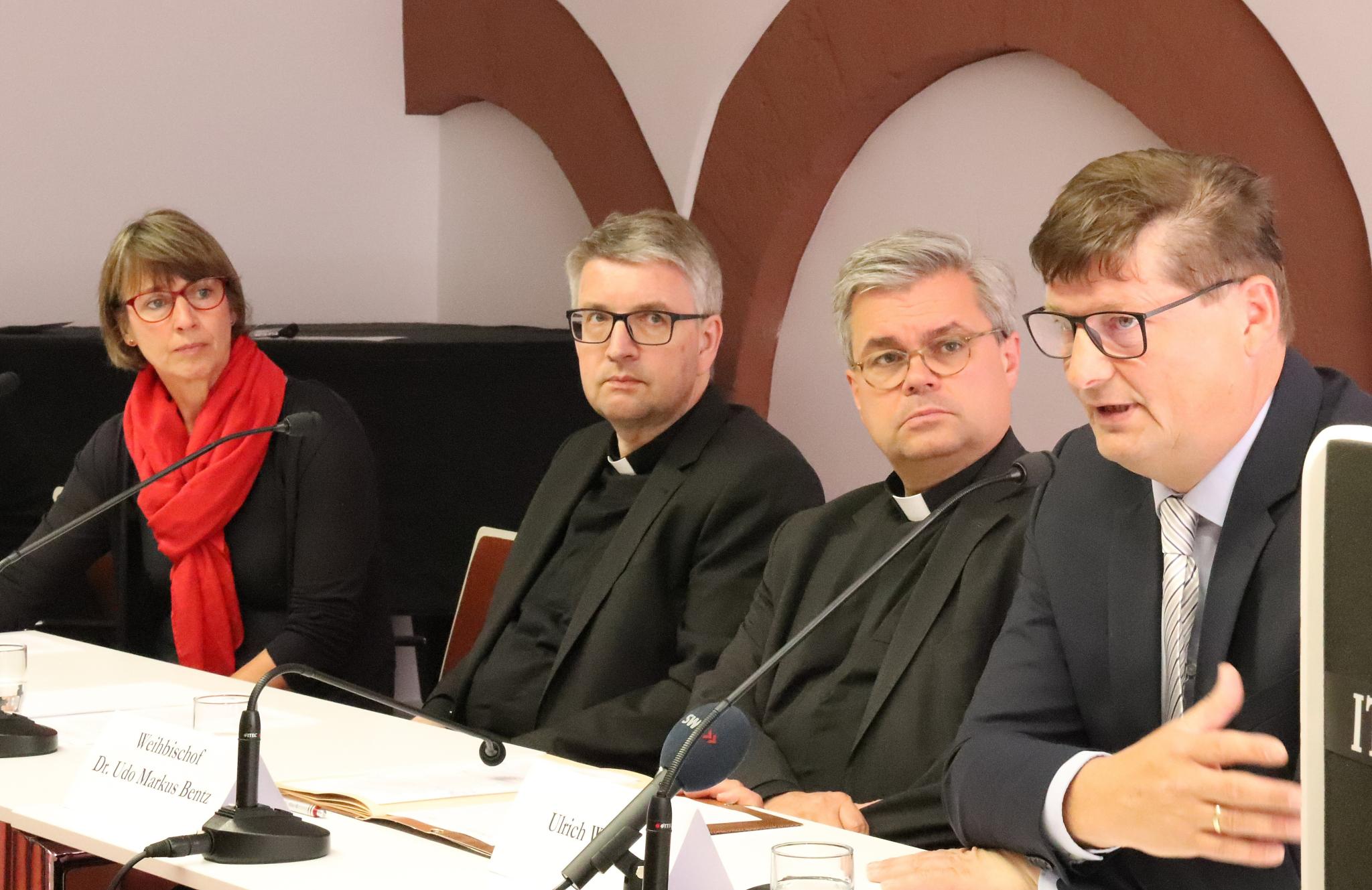 Mainz, 7.6.2019: Stellten das Unabhängige Aufklärungsprojekt des Bistums Mainz vor: (v.l.) Dr. Elisabeth Eicher, Bischof Peter Kohlgraf, Weihbischof Dr. Udo Markus Bentz und Rechtsanwalt Ulrich Weber.