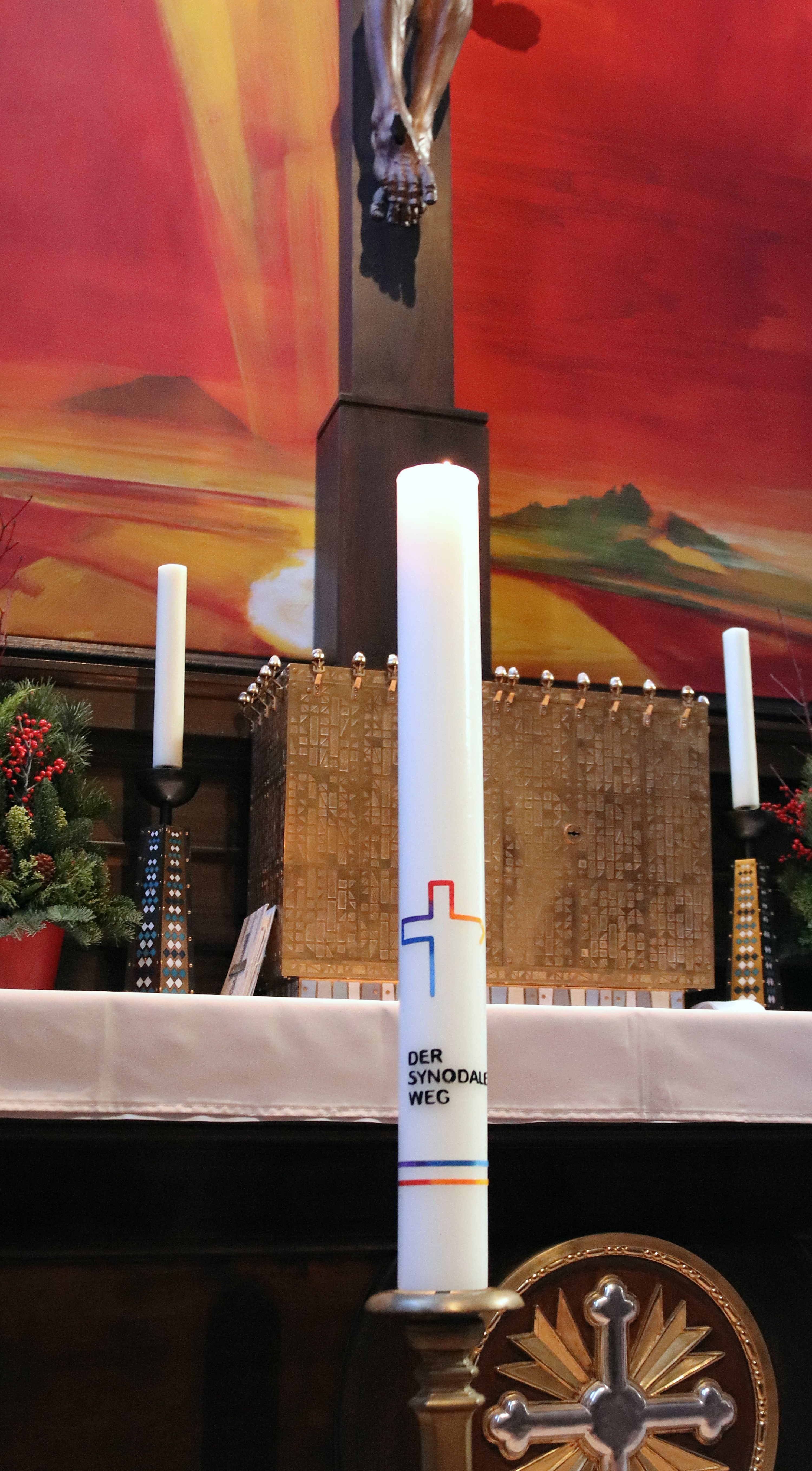 Die Synodalkerze im Mainzer Dom