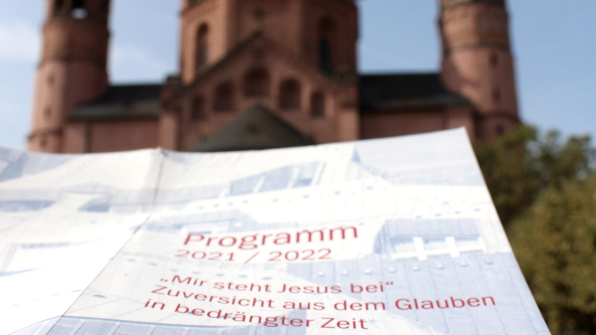 Das Jahresprogramm 2021/2022 der Bistumsakademie Erbacher Hof ist erschienen.
