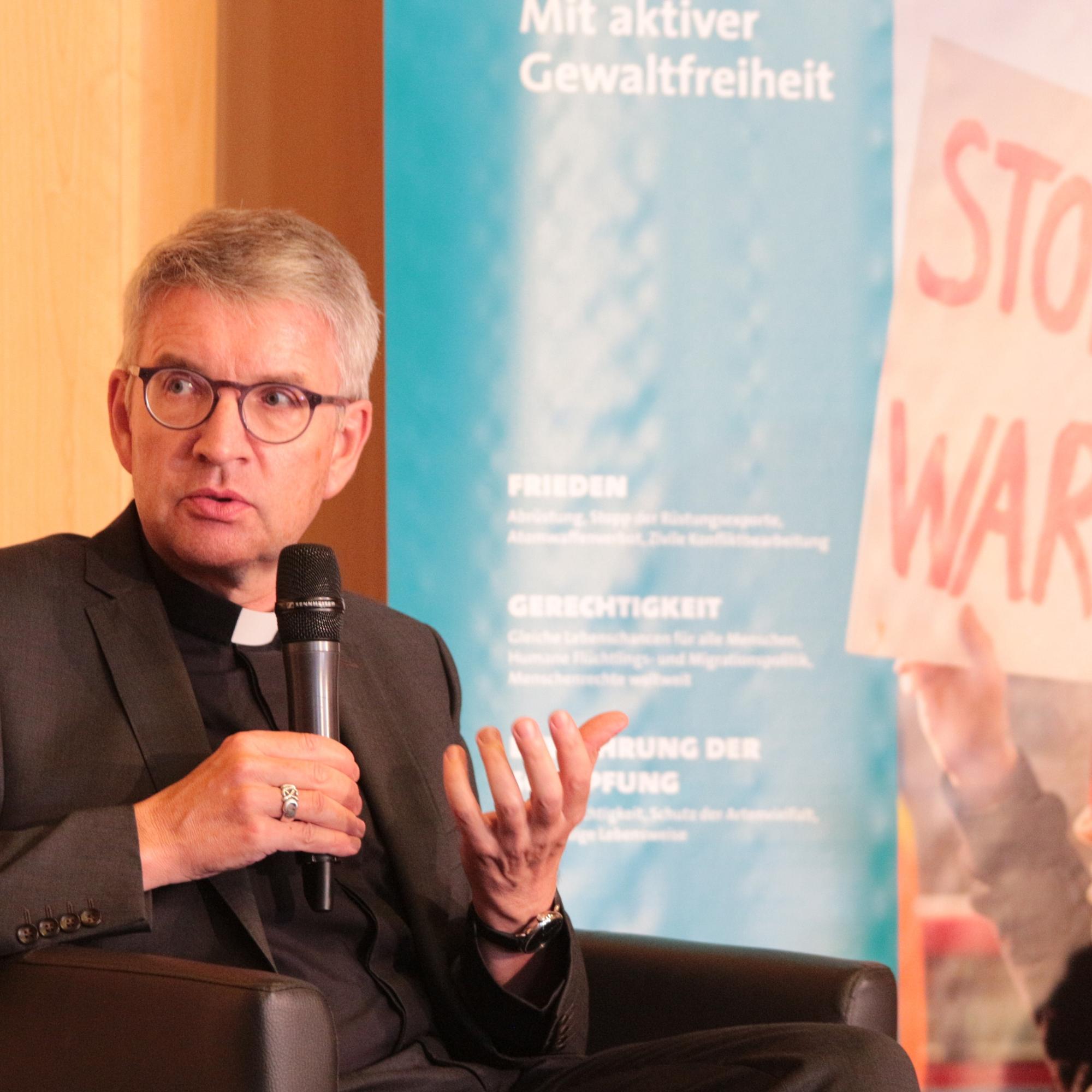 Bischof Peter Kohlgraf bei einer Friedensdiskussion im vergangenen Jahr.