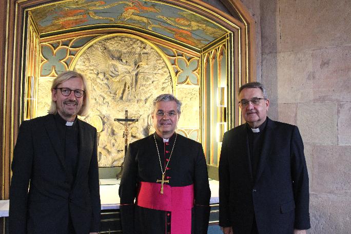 Mainz, 10. Juli 2022: Verabschiedung und Einführung im Mainzer Dom (v.l.n.r.): Olaf Lindenberg, Weihbischof Udo Markus Bentz und Peter Hilger.
