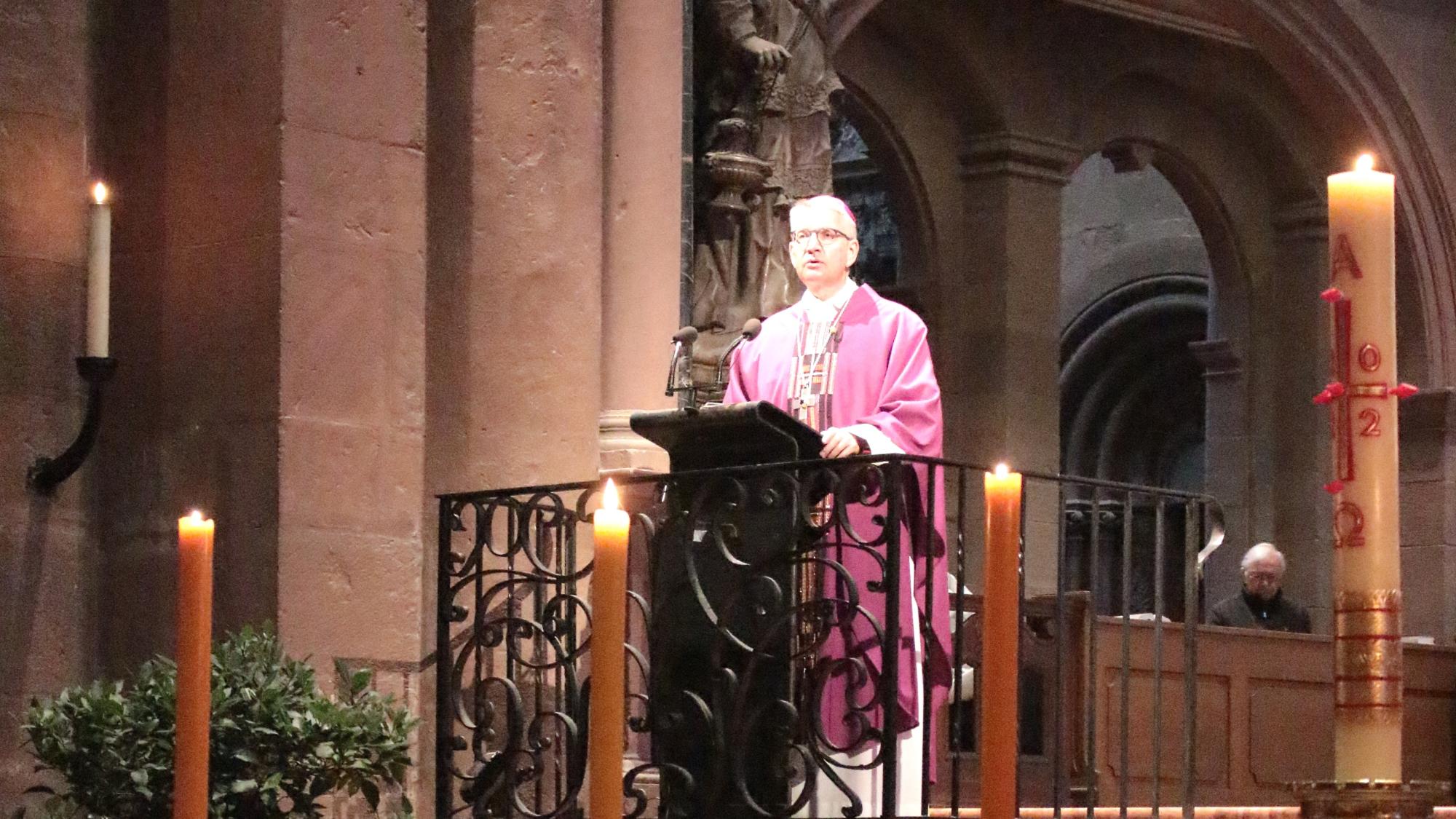Mainz, 14. Oktober 2022: Predigt von Bischof Peter Kohlgraf beim Pontifikalrequiem für Domakpitular em. Prälat Günter Emig.