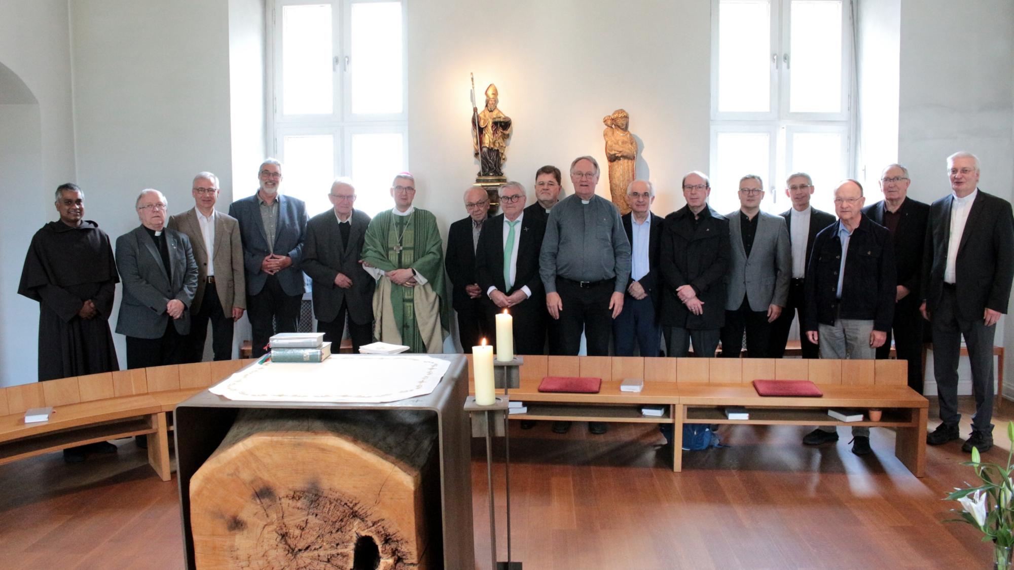 Mainz, 23. Mai 2024: Bischof Peter Kohlgraf feierte mit den Weihejubilaren in der Bonifatiuskapelle des Priesterseminars Gottesdienst.