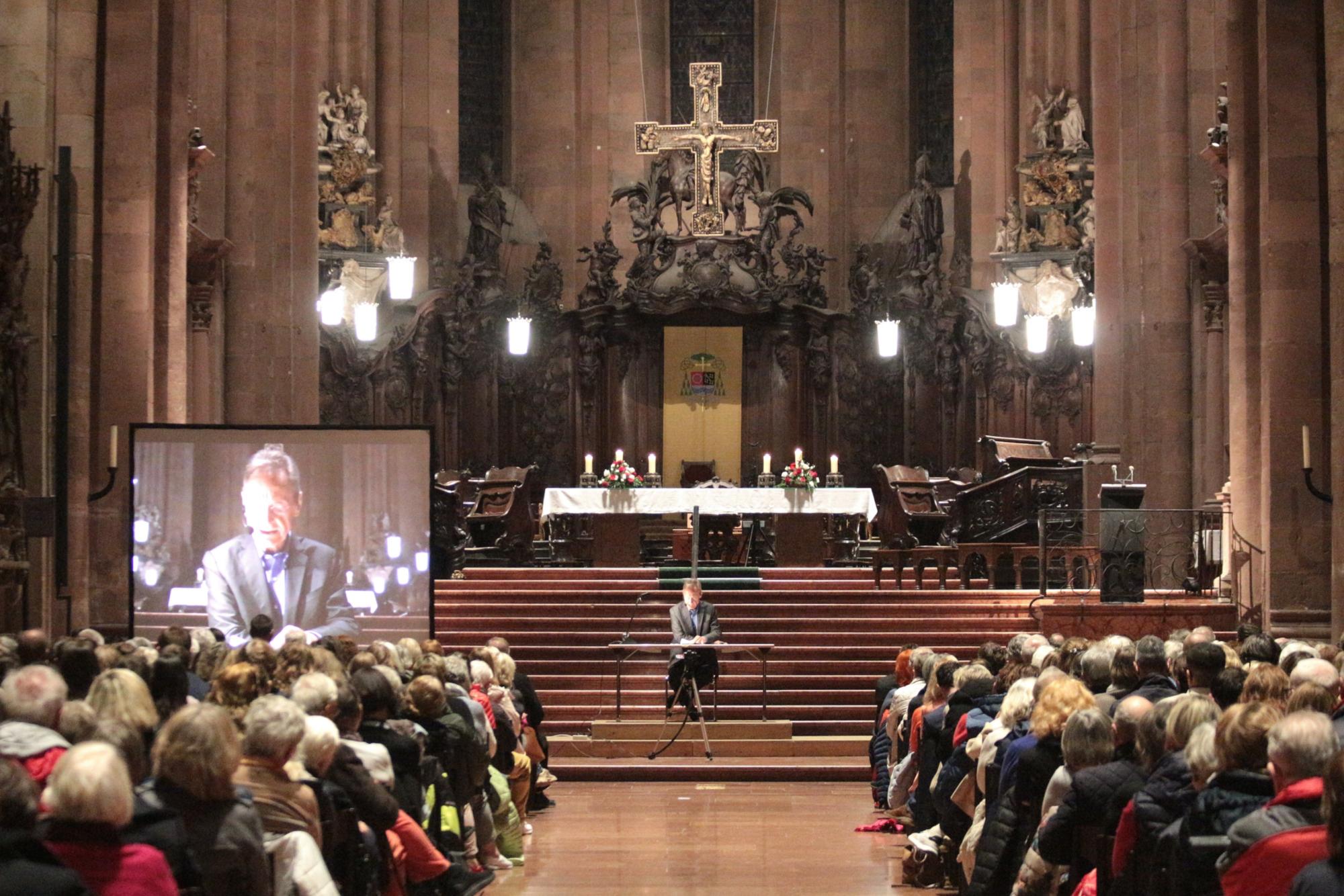 Mainz, 30. September 2024: Ausverkaufte Lesung mit Bernhard Schlink im Mainzer Dom.