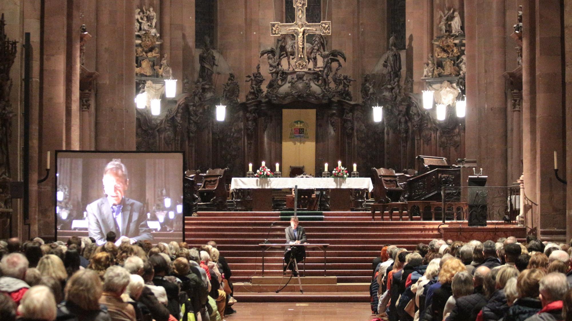 Mainz, 30. September 2024: Ausverkaufte Lesung mit Bernhard Schlink im Mainzer Dom.