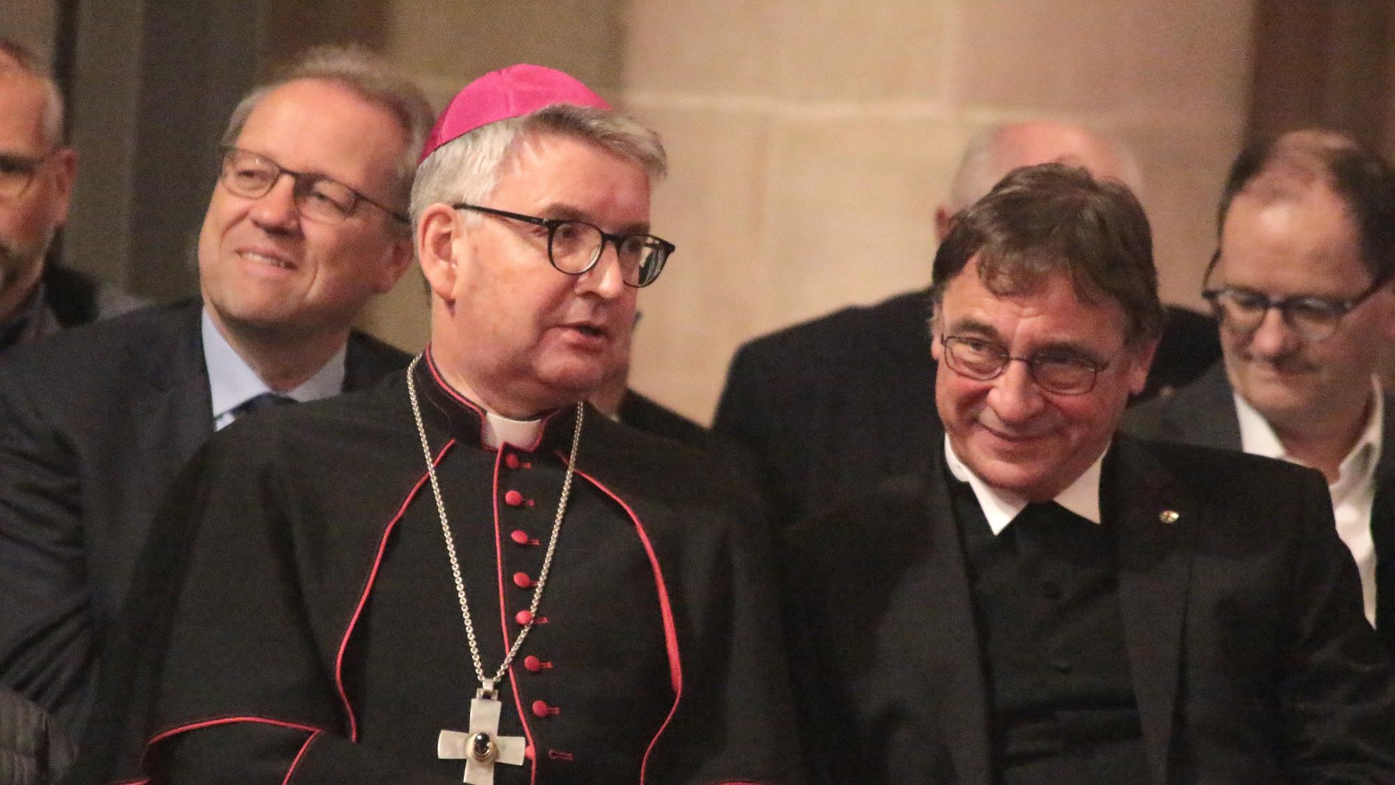 Mainz, 31. Oktober 2024: Bischof Peter Kohlgraf und Kirchenpräsident Volker Jung (rechts) bei der Reformationsfeier der EKHN in der Christuskirche.