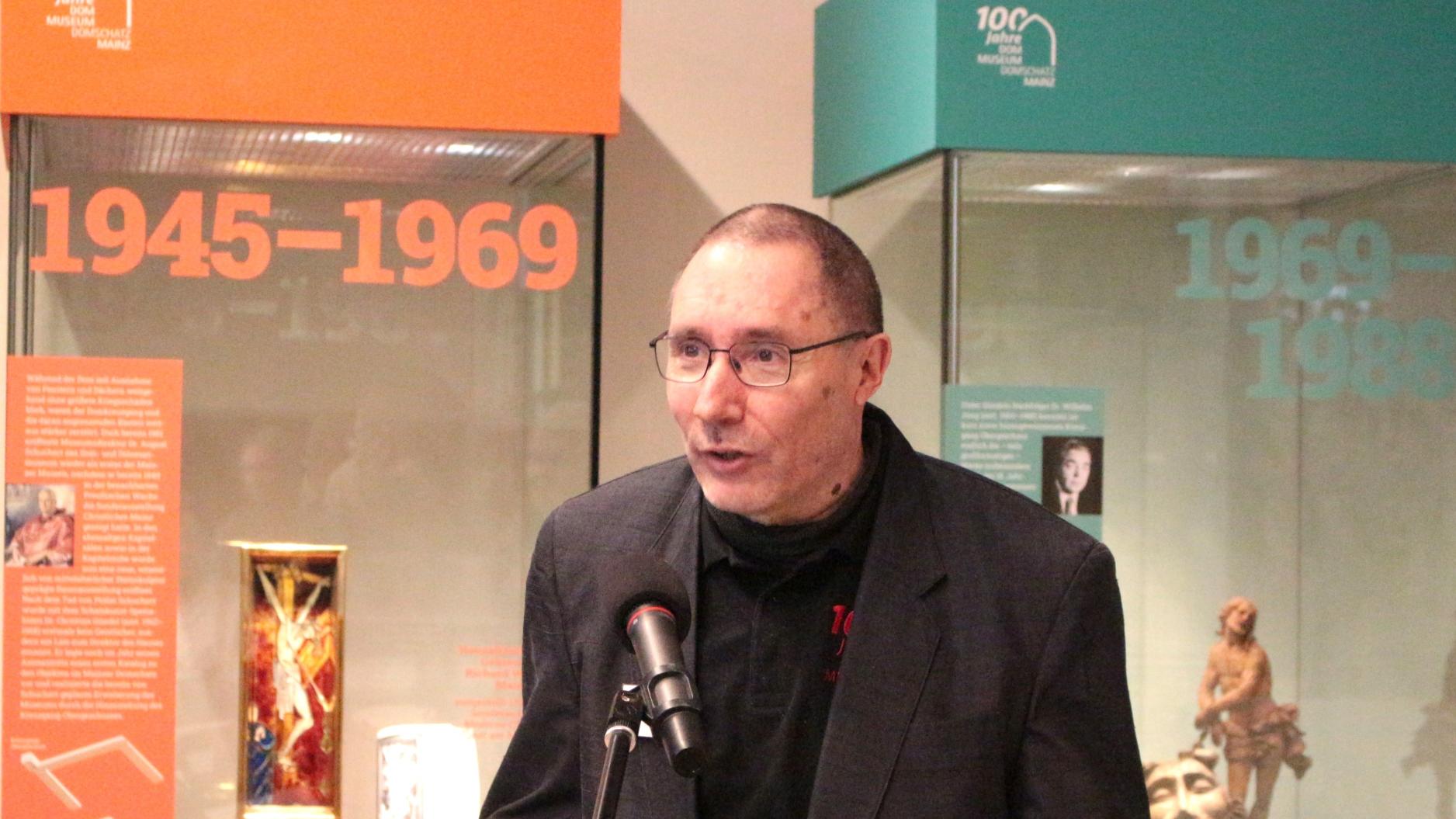 Mainz, 26. April 2025: Museumsdirektor Dr. Winfried Wilhelmy bei der Eröffnung der Ausstellung „Von der Samenhandlung zum Kindergeburtstag. 100 Jahre Bischöfliches Dom- und Diözesanmuseum“.