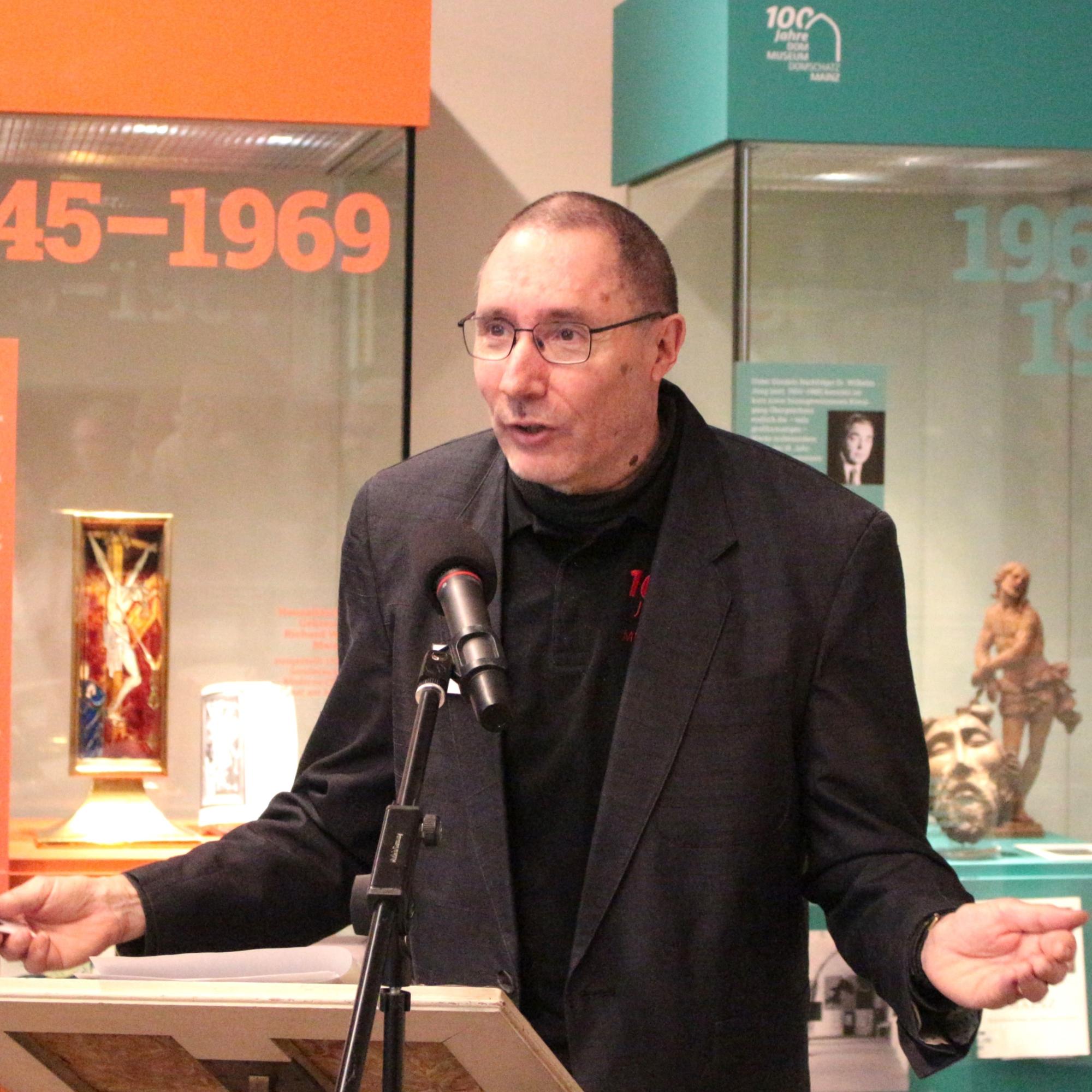Mainz, 26. April 2025: Museumsdirektor Dr. Winfried Wilhelmy bei der Eröffnung der Ausstellung „Von der Samenhandlung zum Kindergeburtstag. 100 Jahre Bischöfliches Dom- und Diözesanmuseum“.