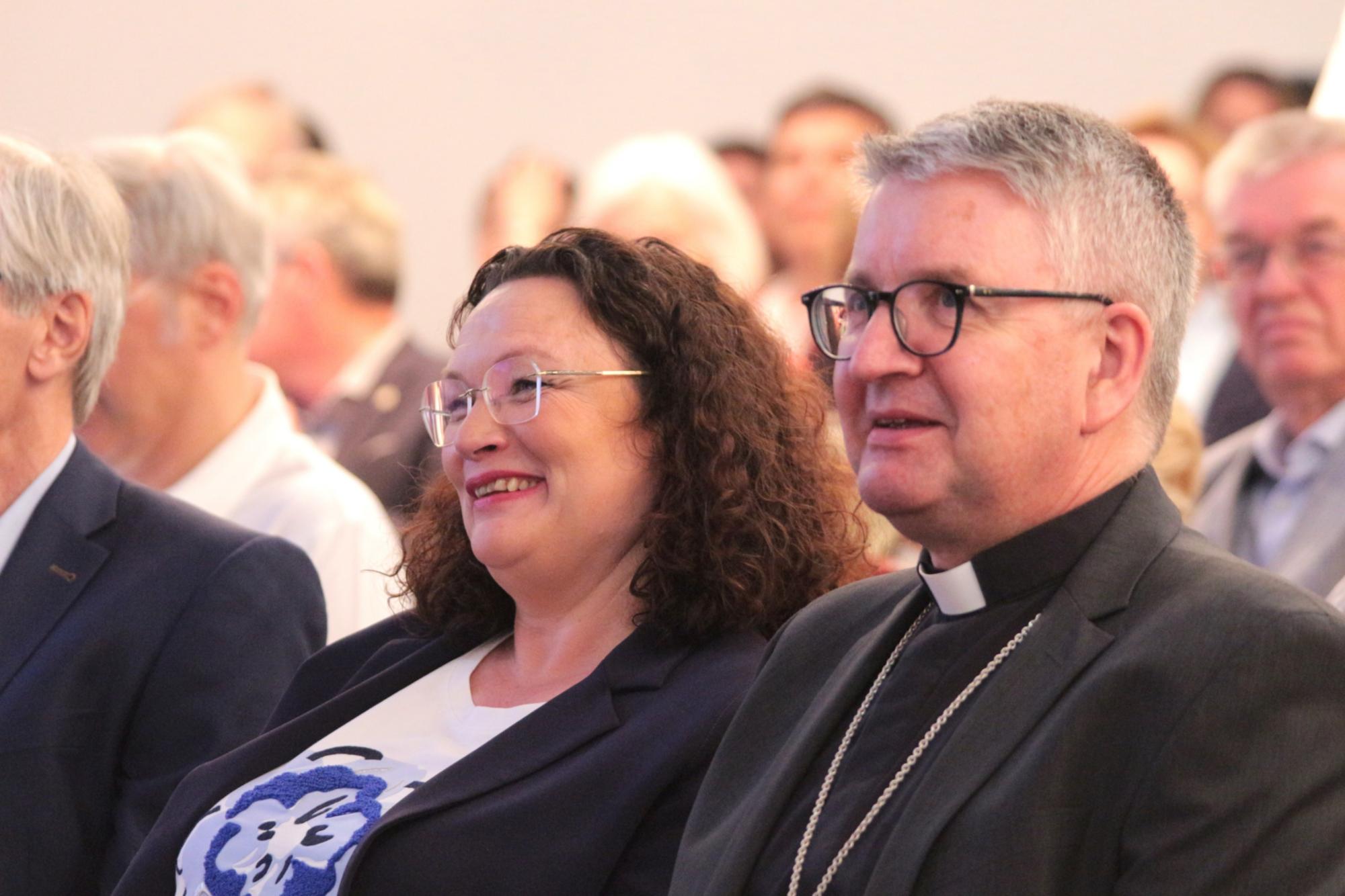 Mainz, 30. April 2025: Andrea Nahles und Bischof Peter Kohlgraf beim Empfang am Vorabend zum Tag der Arbeit im Erbacher Hof .