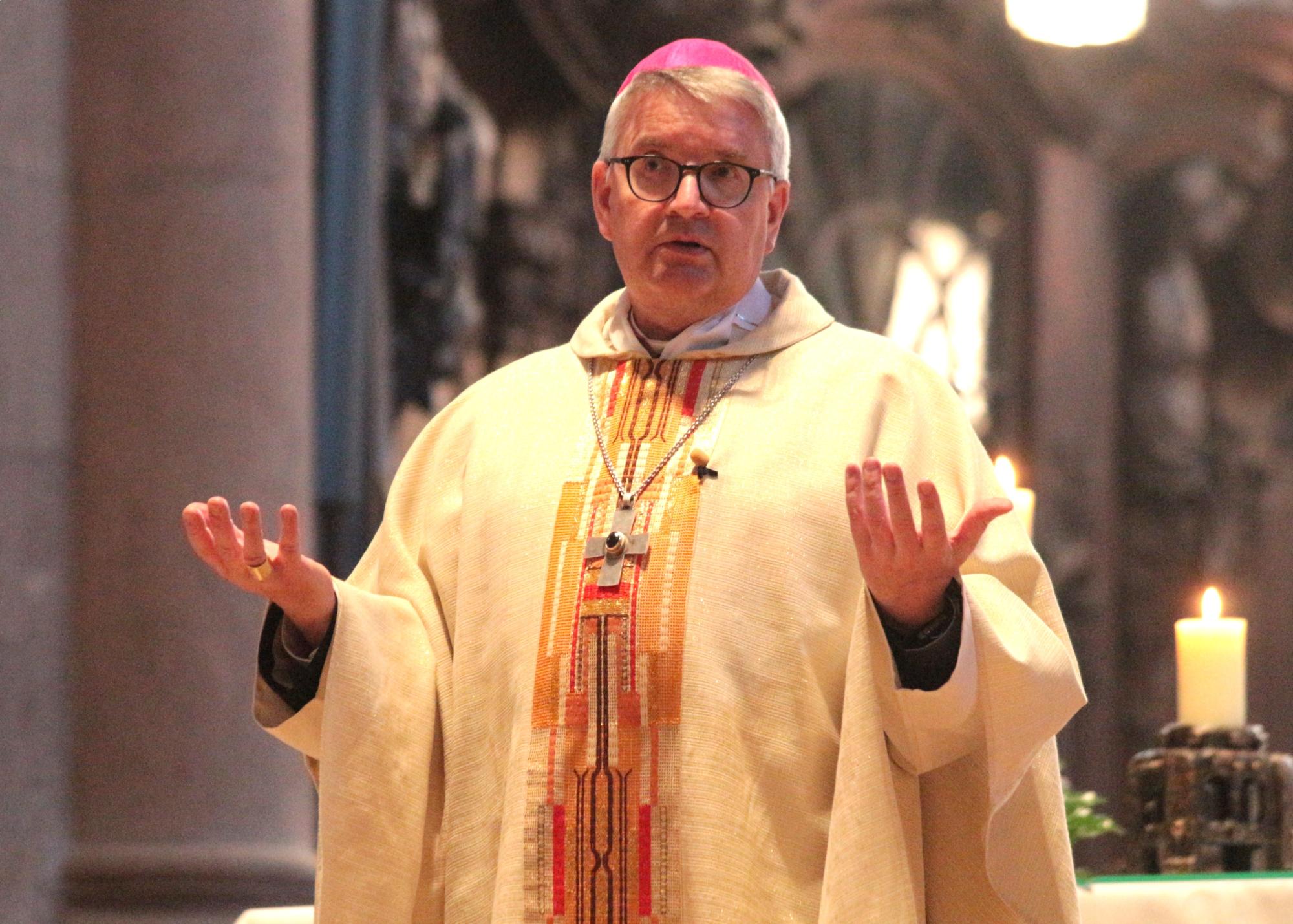 Mainz, 18. Mai 2025: Bischof Peter Kohlgraf beim Pontifikalamt anlässlich der Amtseinführung von Papst Leo XIV. im Mainzer Dom. (c) Bistum Mainz / Blum