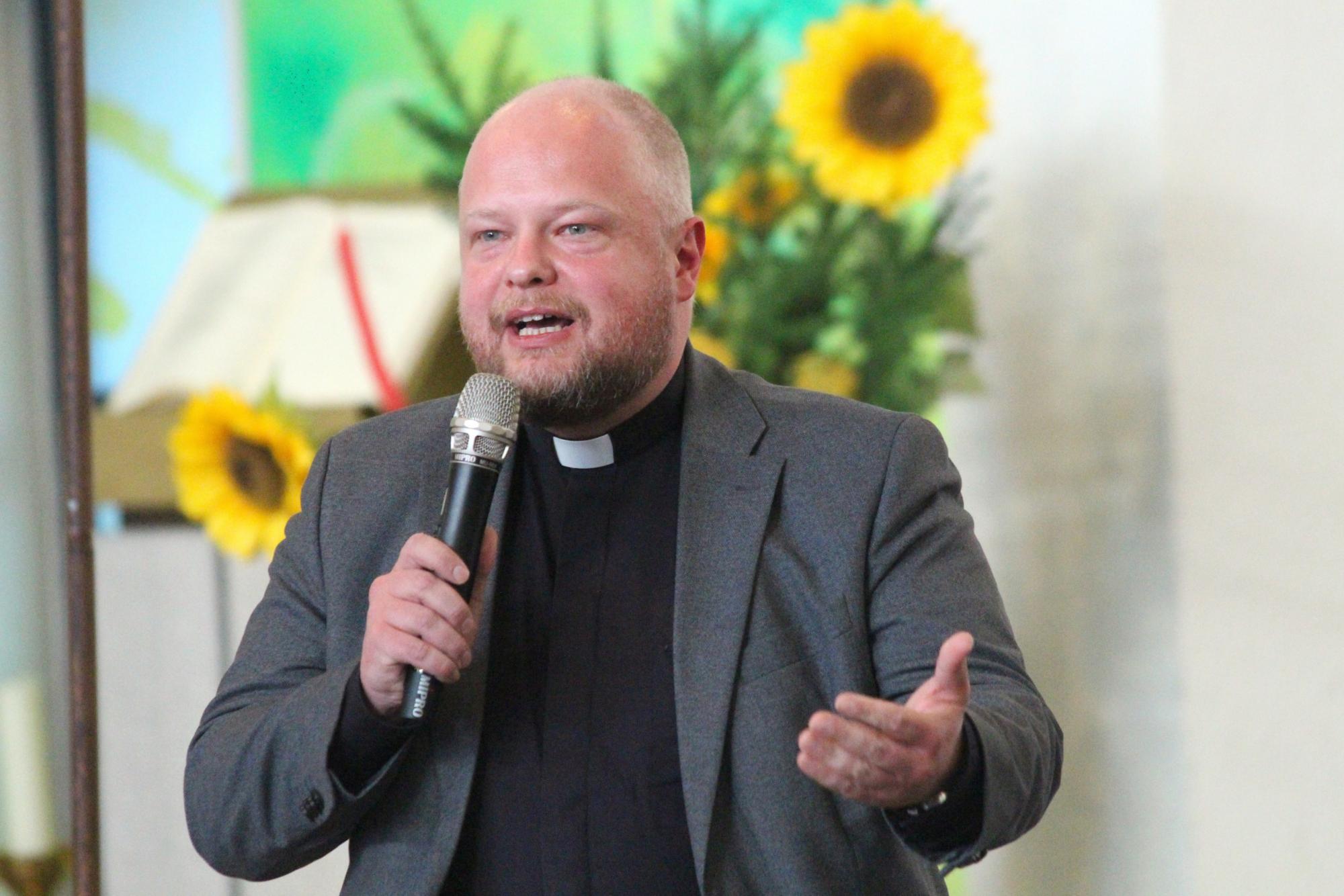 Friedberg, 10. September 2025: Generalvikar Dr. Sebastian Lang bei der Podiumsdiskussion in der Heilig Geist-Kirche in Friedberg.