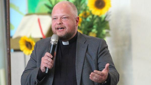 Friedberg, 10. September 2025: Generalvikar Dr. Sebastian Lang bei der Podiumsdiskussion in der Heilig Geist-Kirche in Friedberg.