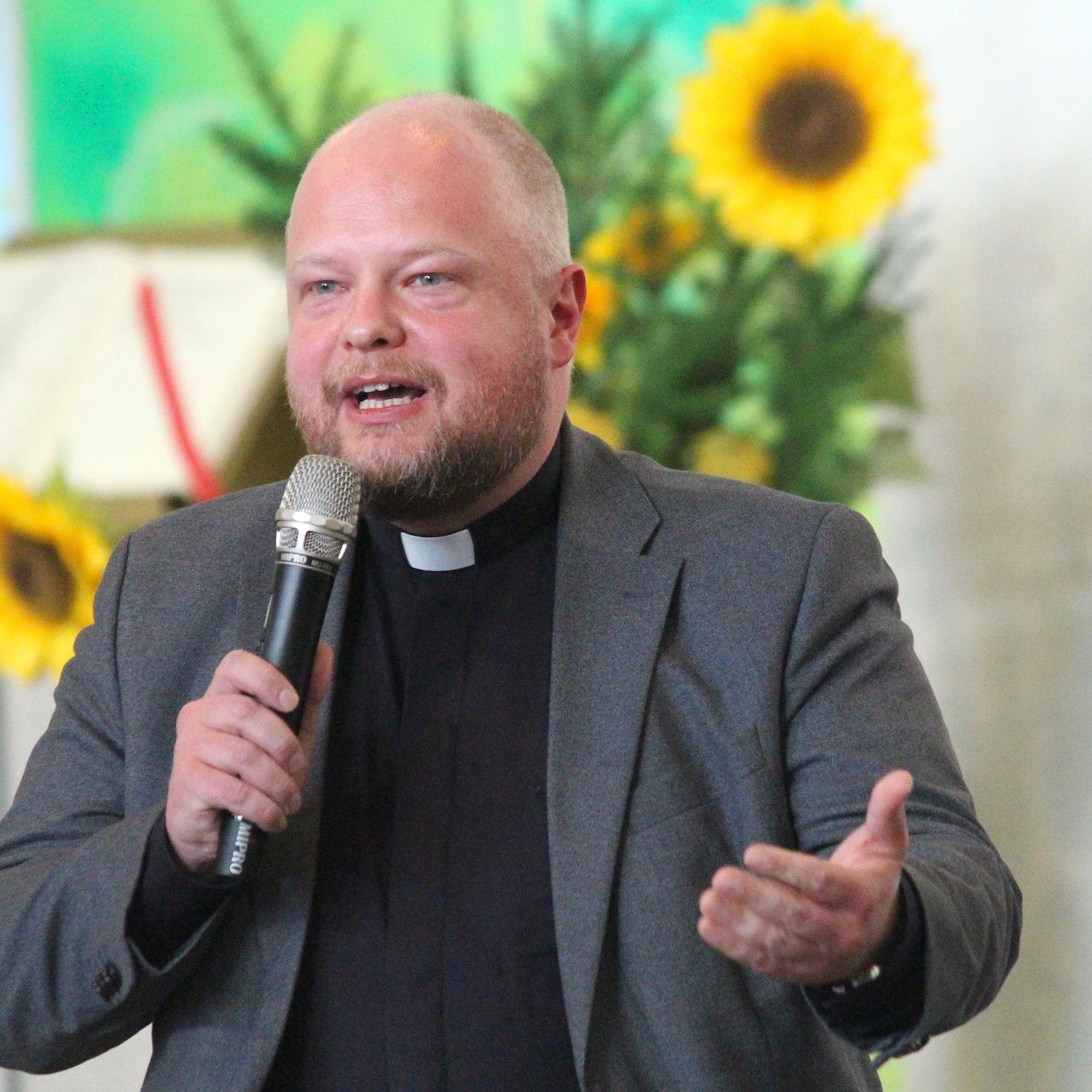 Friedberg, 10. September 2025: Generalvikar Dr. Sebastian Lang bei der Podiumsdiskussion in der Heilig Geist-Kirche in Friedberg.