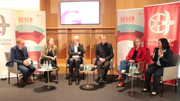 Mainz, 25. September 2025: Podium gegen sexualisierte Gewalt im Restaurant des Landtages (v.l.n.r.): Jürgen Erbacher, Katharina Binz, Christoph Göttlicher, Pater Hans Zollner,  Sabine Andresen und Stephanie Rieth.