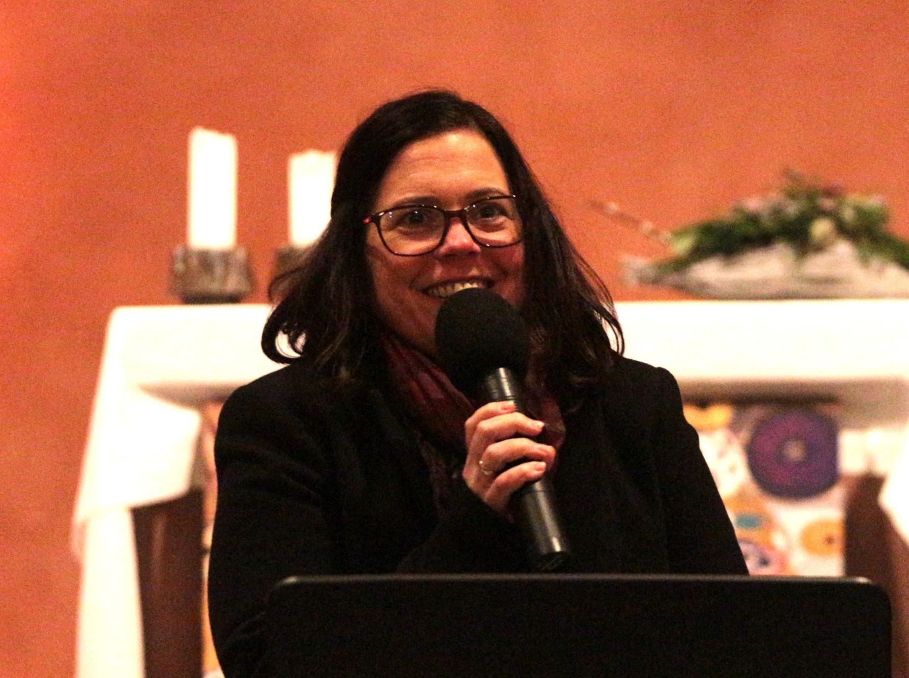 Mainz, 18. November 2025: Stephanie Rieth beim Thementag  zu Zwangsverheiratung und patriarchaler Gewalt in St. Antonius. (c) Bistum Mainz / Blum