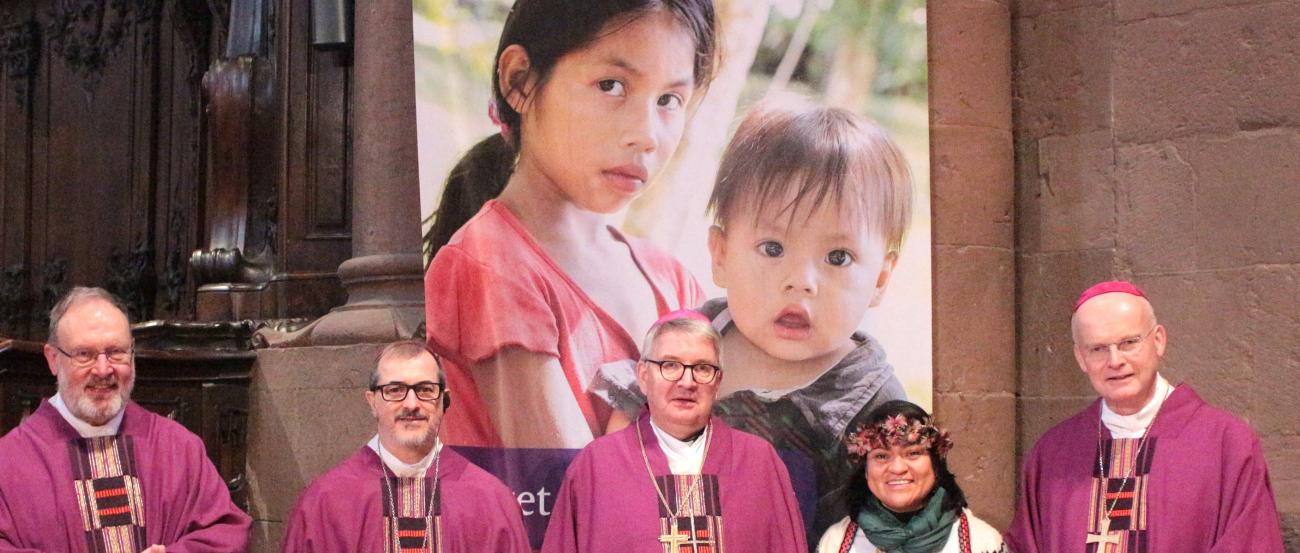 Mainz, 30. November 2025: Die bundesweite Adveniat-Weihnachtsaktion der katholischen Kirche wurde im Mainzer Dom eröffnet (v.l.n.r.): Adveniat-Hauptgeschäftsführer Pater Dr. Martin Maier, der brasilianischen Bischof Dom Vicente Ferreira. Bischof Peter Kohlgraf aus Mainz, Schwester Elis dos Santos aus Manaus und Adveniat-Bischof Dr. Franz-Josef Overbeck. (c) Bistum Mainz / Blum Mainz, 30. November 2025: Die bundesweite Adveniat-Weihnachtsaktion der katholischen Kirche wurde im Mainzer Dom eröffnet (v.l.n.r.): Adveniat-Hauptgeschäftsführer Pater Dr. Martin Maier, der brasilianischen Bischof Dom Vicente Ferreira. Bischof Peter Kohlgraf aus Mainz, Schwester Elis dos Santos aus Manaus und Adveniat-Bischof Dr. Franz-Josef Overbeck.